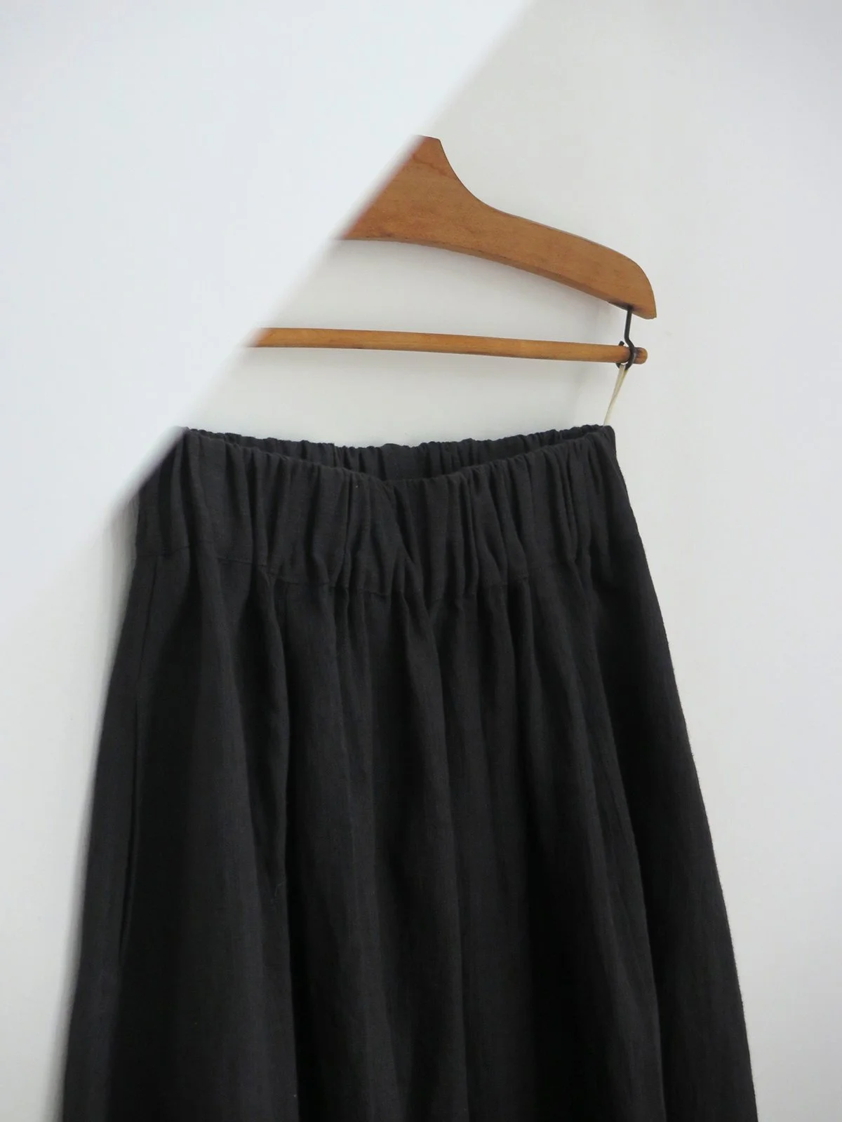 W_MATKA_CHARCOAL LINEN SKIRT_3.jpg