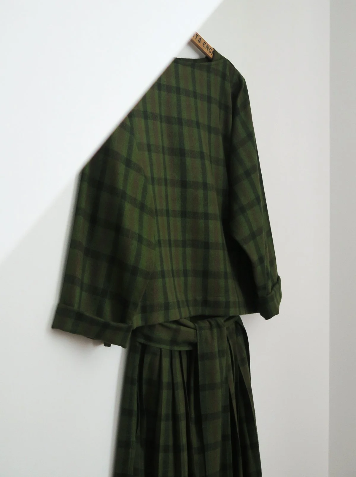 W_MATKA_GREEN PLAIN SILK T TOP_5.jpg