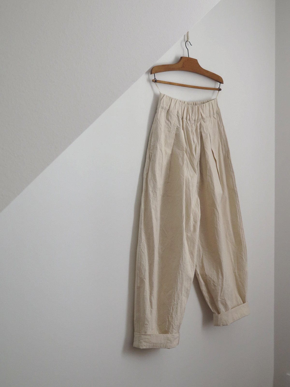 W_MATKA_LIGHT CANVAS PLEATED TROUSERS_1.jpg