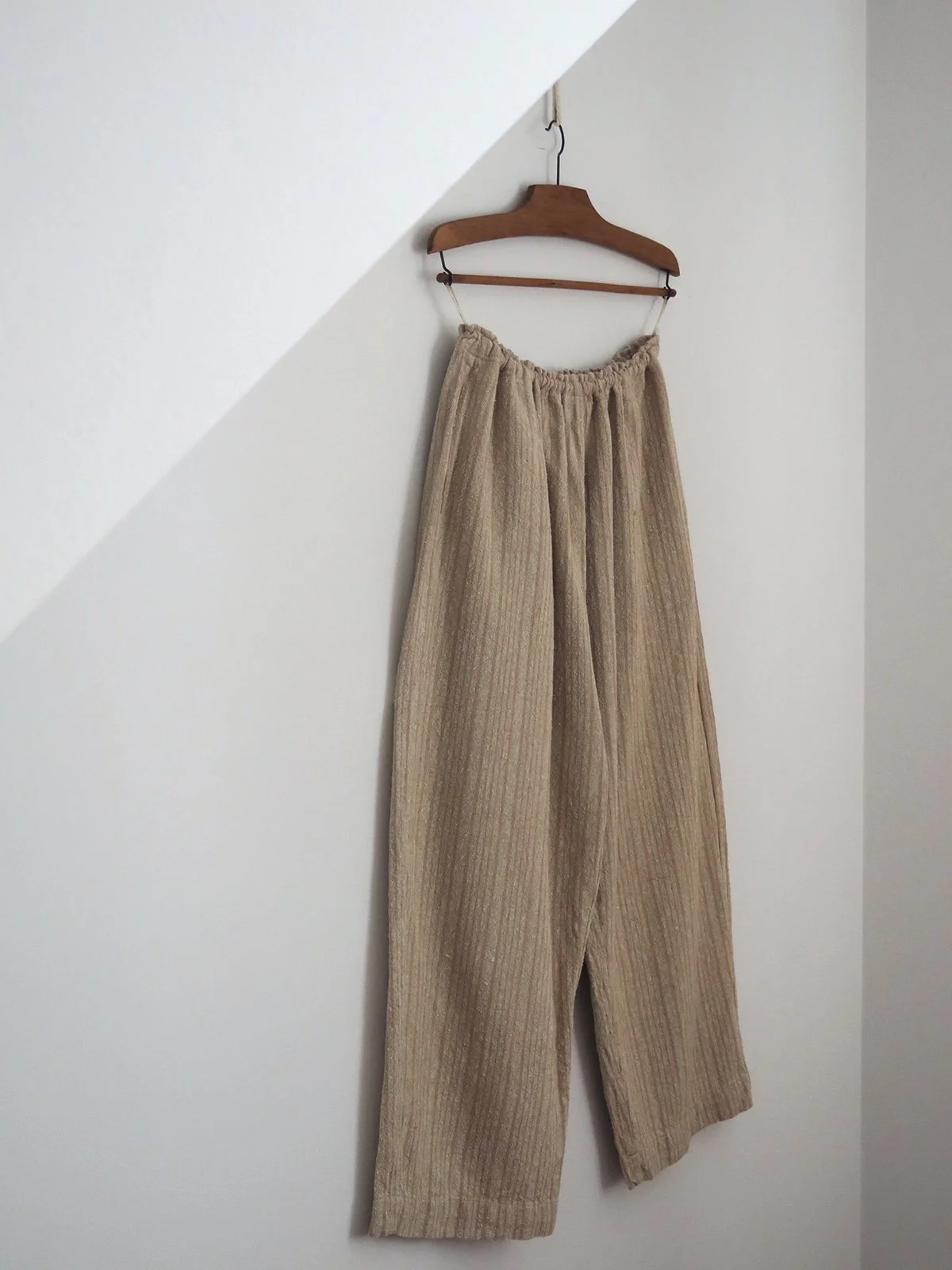 W_MATKA_SAND NOIL SILK LOOSE TROUSERS_4.jpg
