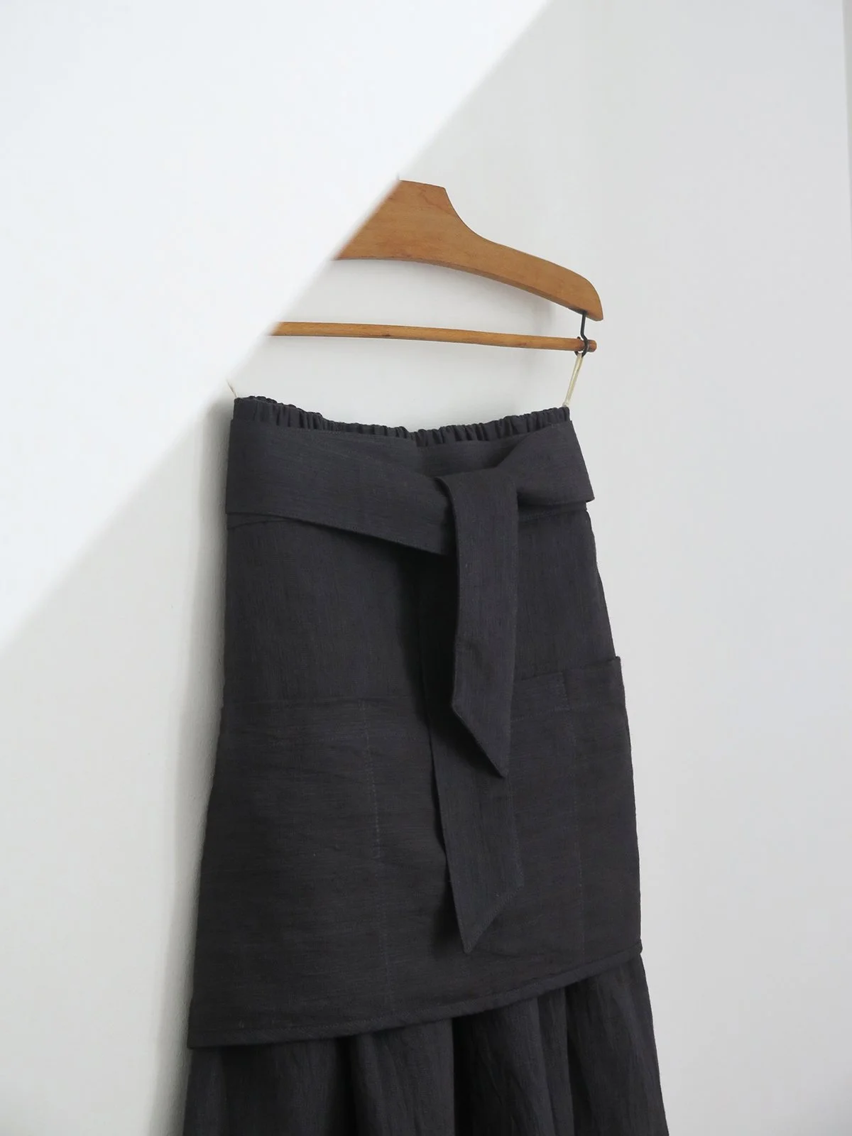 W_MATKA_CHARCOAL LINEN SKIRT+APRON_2.jpg