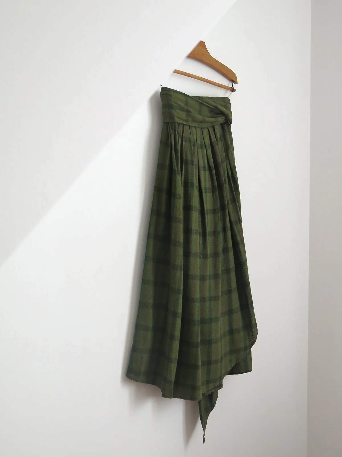 W_GREEN PLAID SILK M SKIRT_2ND_4.jpg