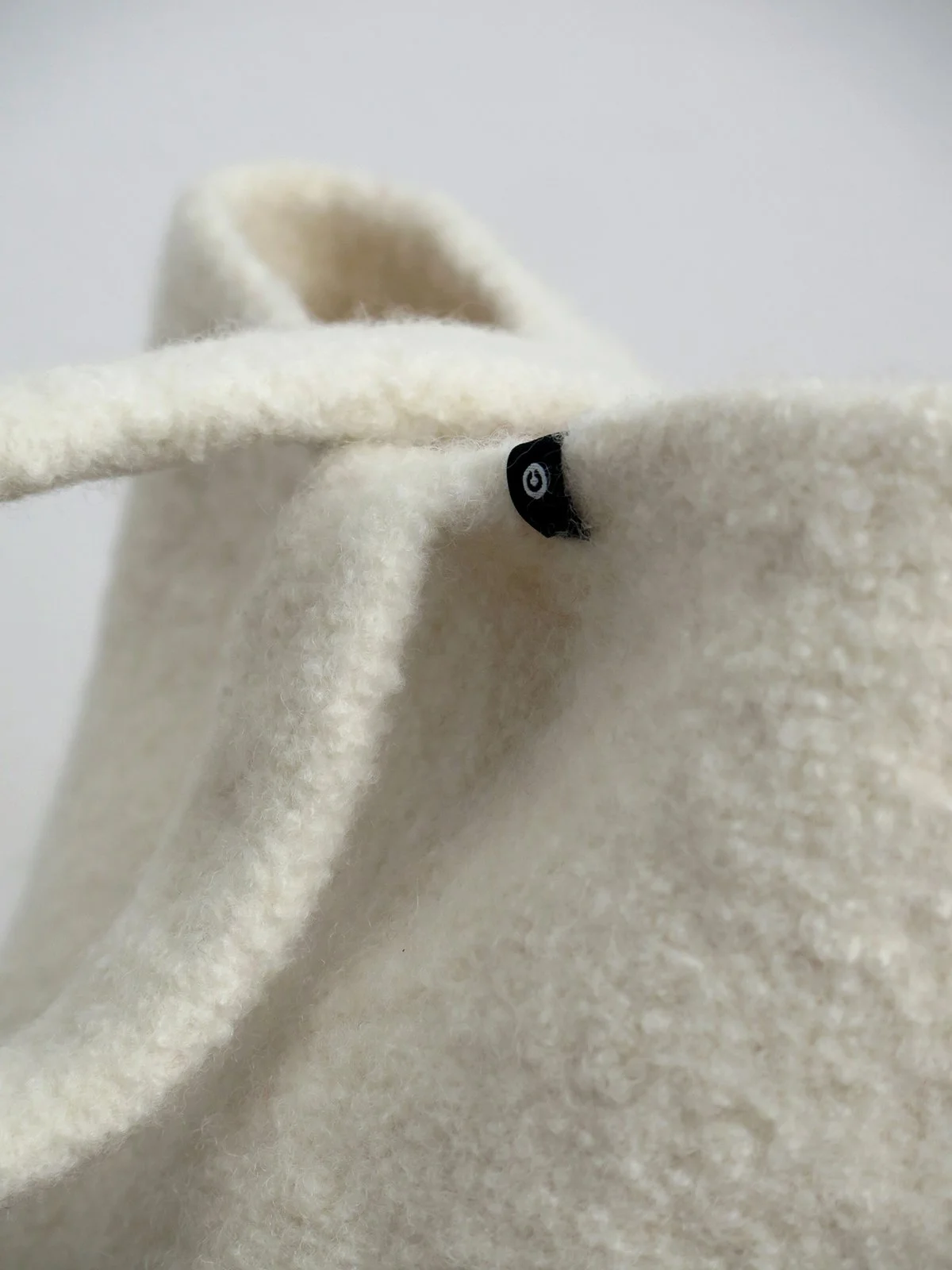 W_CT_SMALL BUCKET BAG_IVORY_4.jpg