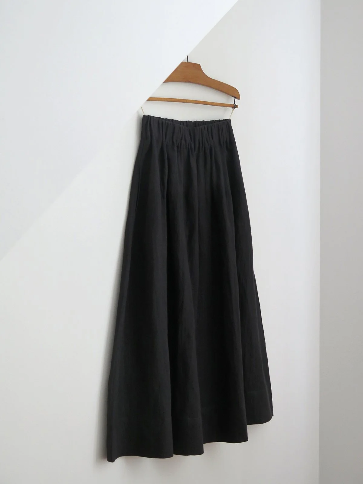 W_MATKA_CHARCOAL LINEN SKIRT_5.jpg