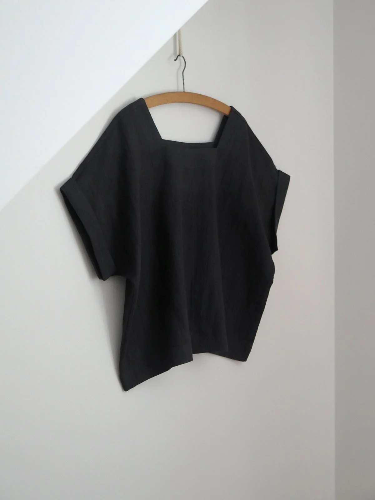 W_MATKA_CHARCOAL LINEN SS SQ TOP_2.jpg