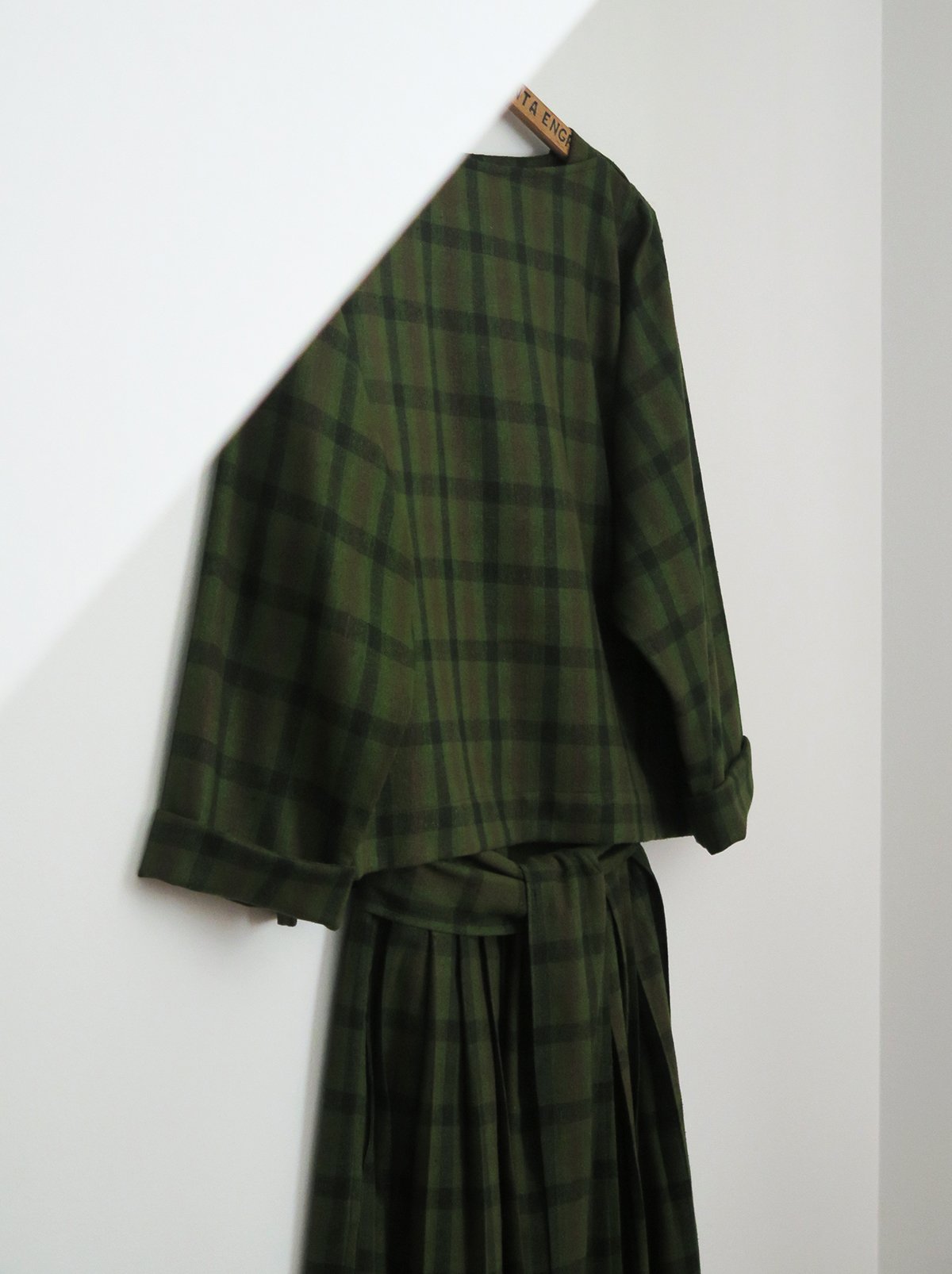 W_MATKA_GREEN PLAIN SILK T TOP_5.jpg