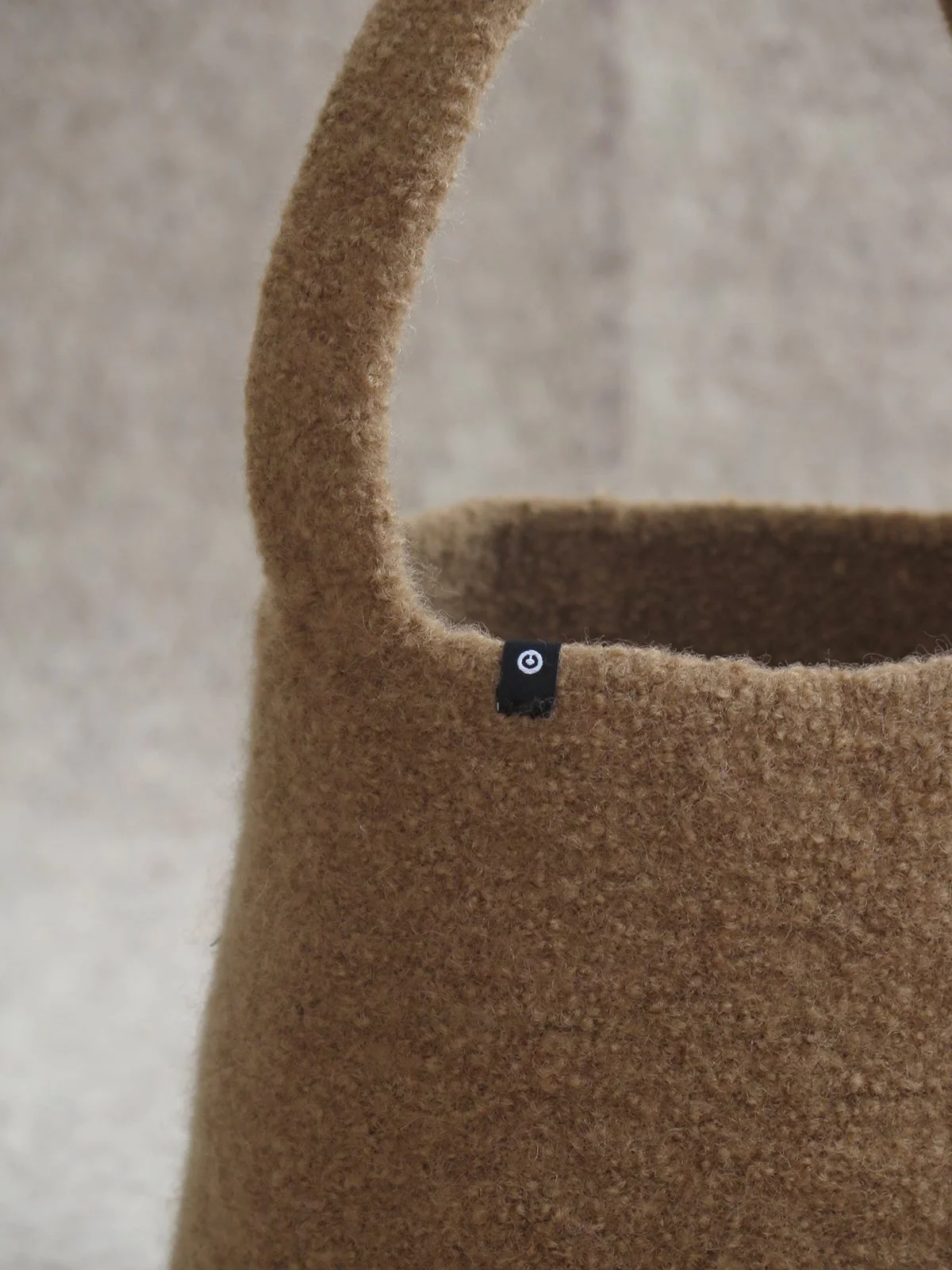 W_CT_SMALL BUCKET BAG_CAMEL_3.jpg