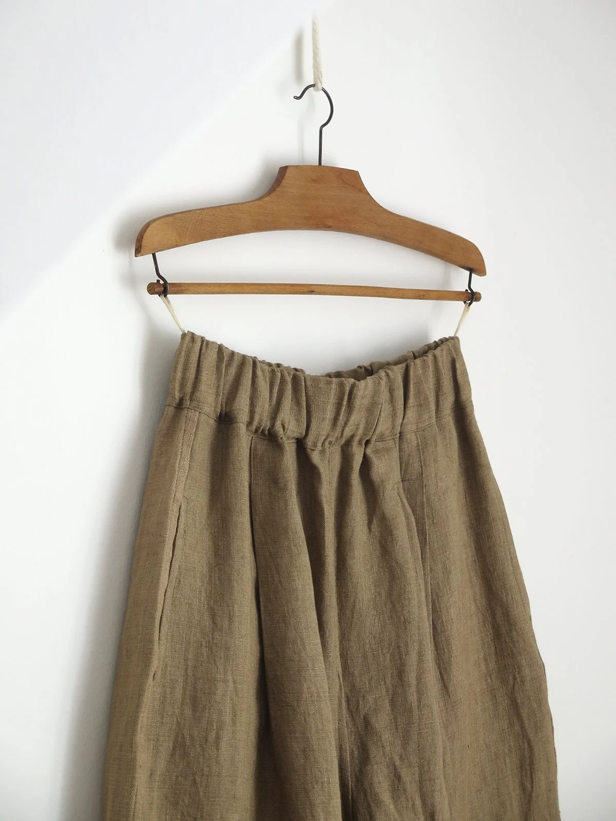 W_MATKA_BROWN OLIVE LINEN B SHORTS_5.jpg