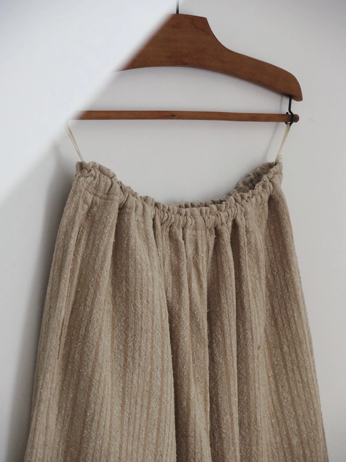 W_MATKA_SAND NOIL SILK LOOSE TROUSERS_5.jpg