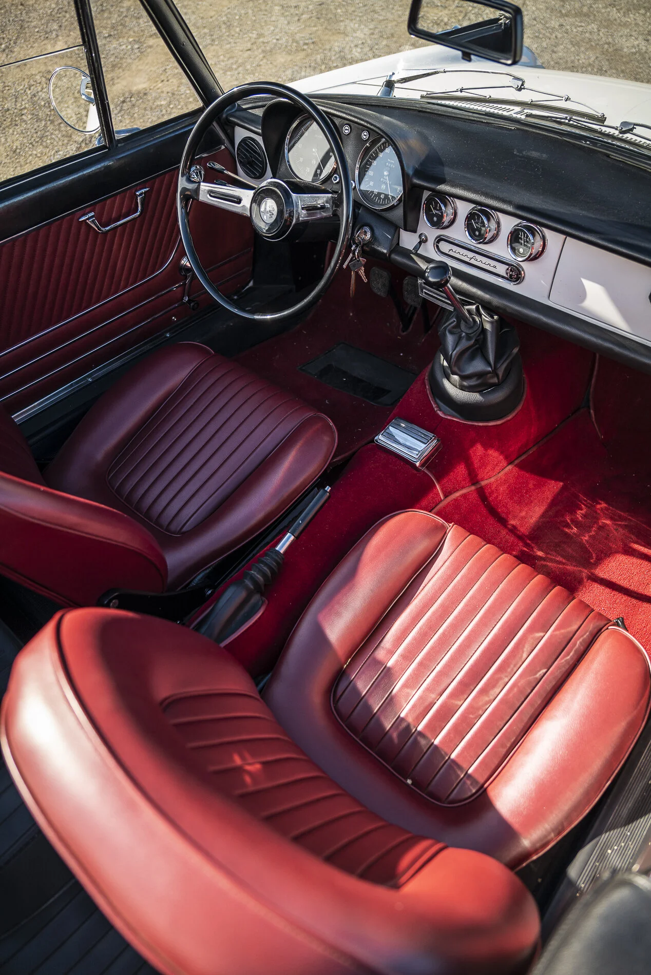 Alfa Romeo Spider Duetto (27).jpg