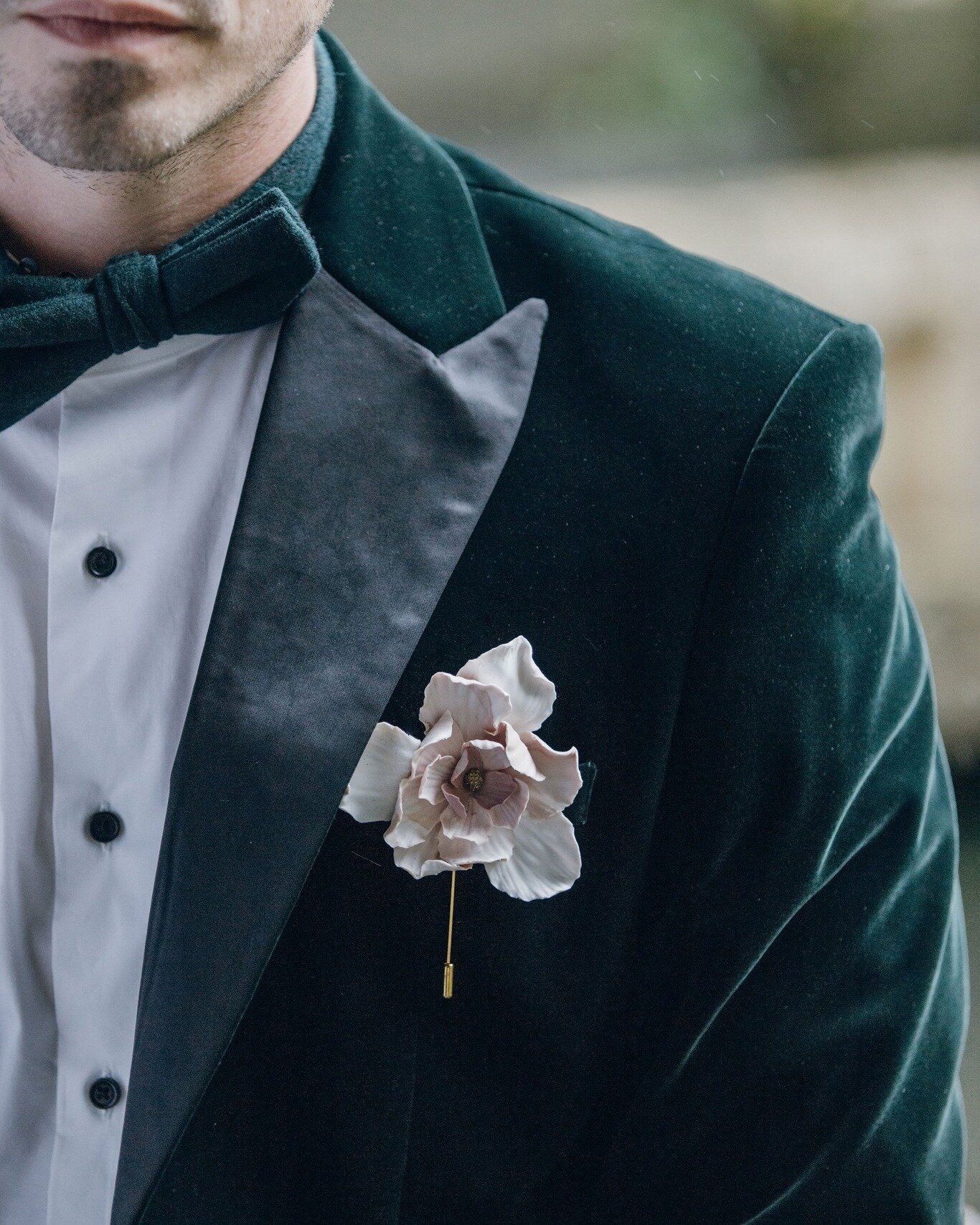 In need of something for your groom or groomsmen? Don't worry I have you covered with some unique floral buttonholes. The perfect keepsake and proving popular at the moment 🌸

Photographer @mariamadisonphotography
Venue @mataracentre
Stylist @leahol
