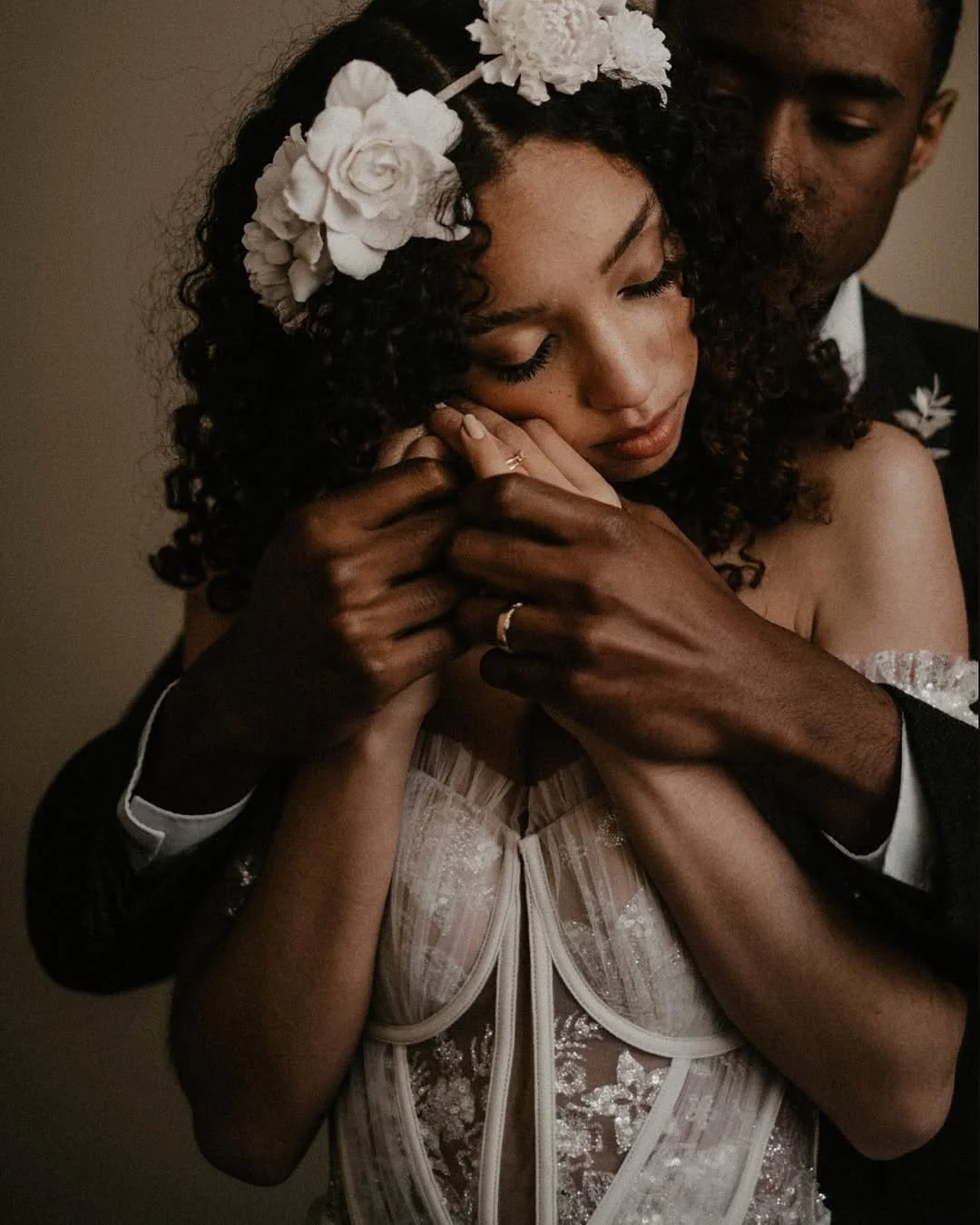 A flashback to a photoshoot where eclectic charm meets timeless bridal elegance. At @flore_house, our modern romantic bride shines against luxurious interiors and whimsical d&eacute;cor. Handcrafted floral headpieces, autumnal tones, and a hint of hi