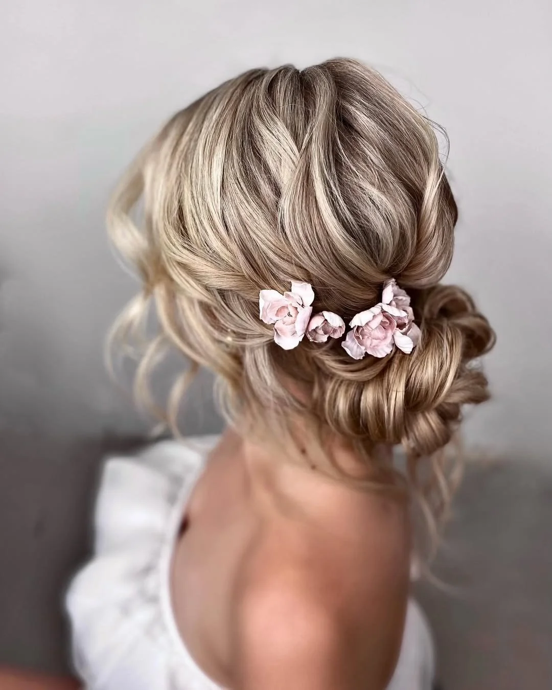 A little detail that makes a big impact&hellip;

Handmade cherry blossom bridal headpieces, designed to complement your wedding hairstyle &mdash; soft, romantic, and completely unique.

Would you wear yours to frame your face, tucked into waves, or t