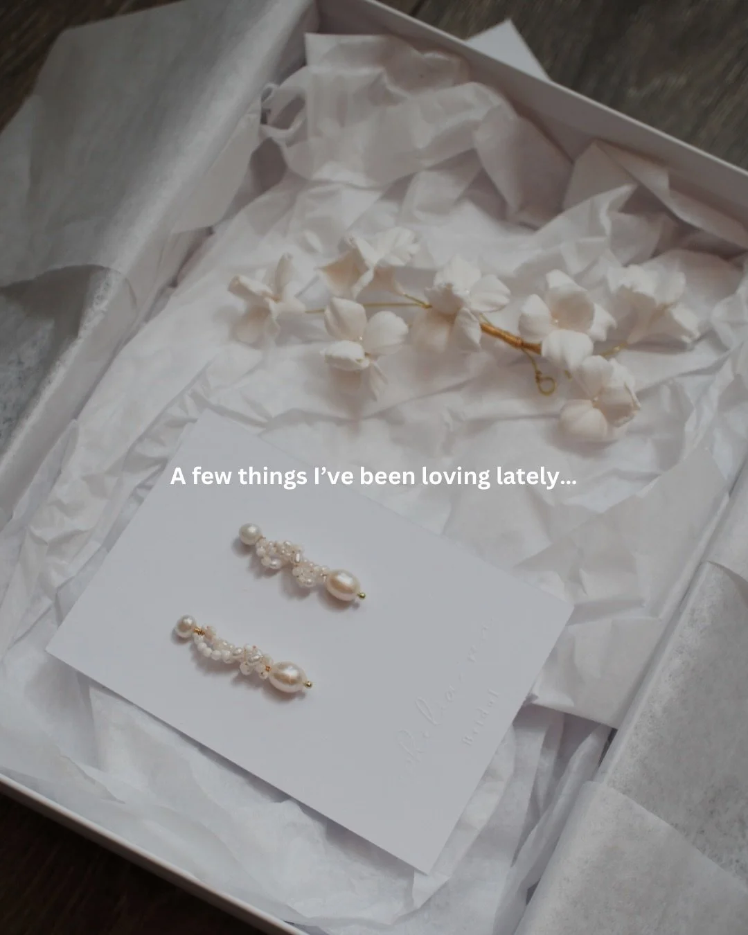 Brides-to-be, new floral hairpieces and earrings, family time and storage boxes! A few things I have been loving lately&hellip;

Photographer @arielinblue
Content creation @spotlightsocialsweddings
Flowers &amp; styling @meadowlanefloraldesign
Jewell
