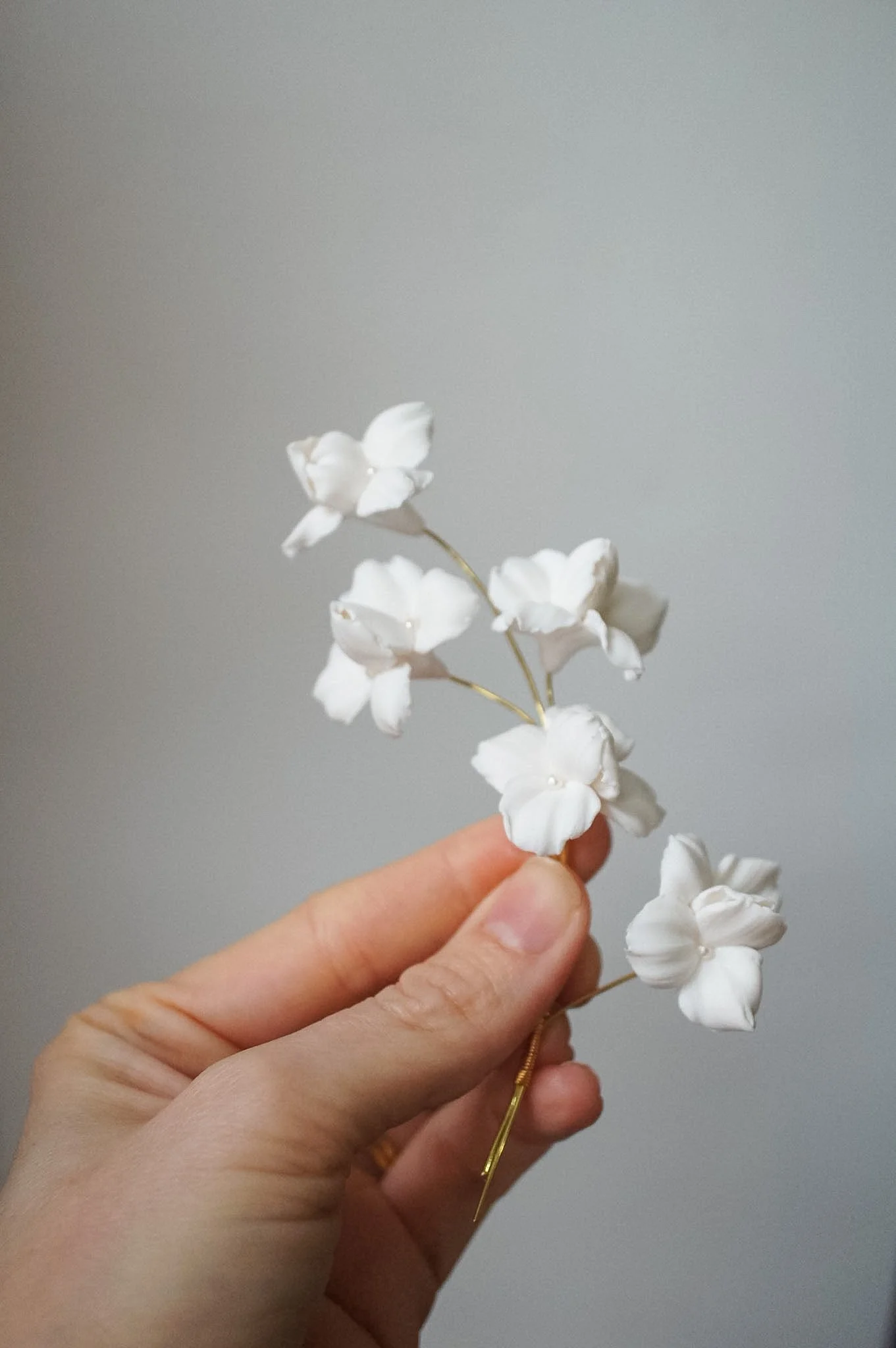 White Trillium Hairpiece with Pearl Beads