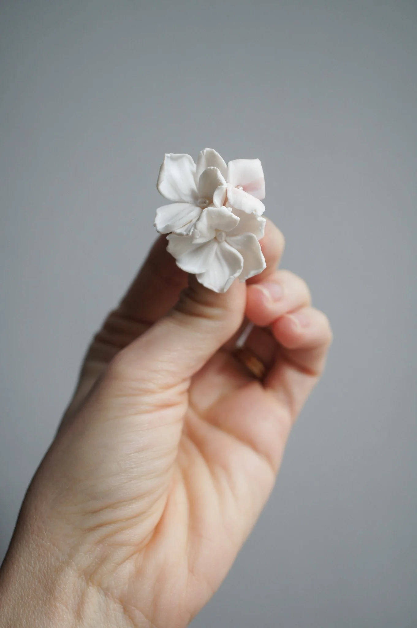 Wildflower & Daisy Clay Stud Earrings – White & Pale Pink
