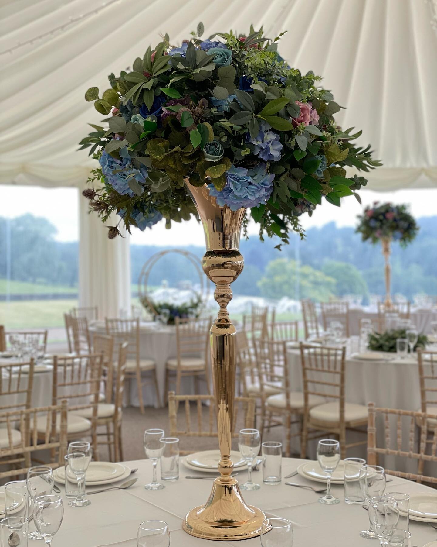 RISE OF THE RAJ

A beautiful array of botanicals inspired by colours taken from the National bird of India: the Peacock&hellip;a twist on a regal but contemporary theme 

Venue: @osmastonpark 
Florals: @nicheflowersleicester 
Decor: @niche_weddings 
