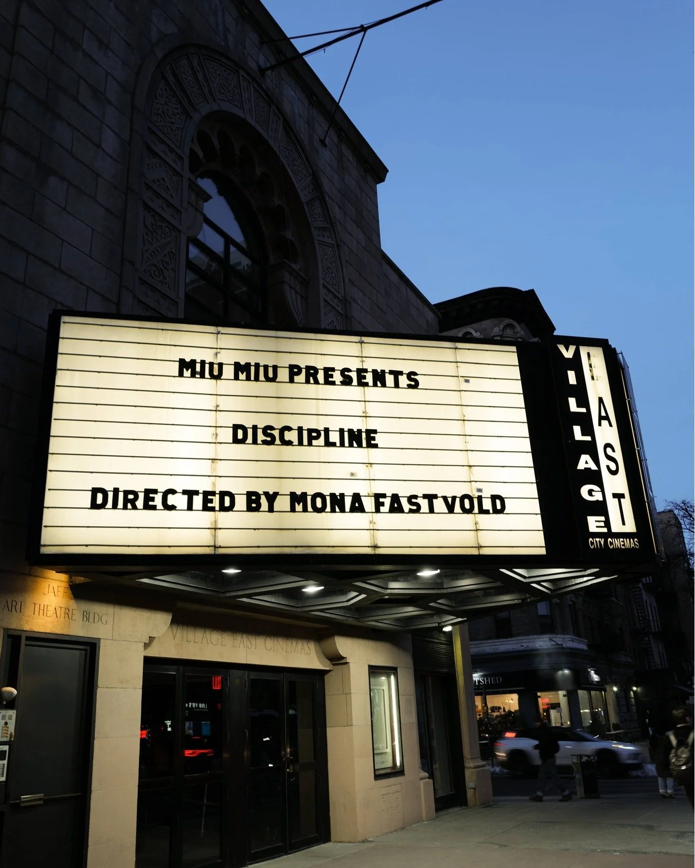 @miumiu a d&eacute;voil&eacute; hier &agrave; New York, au Village East Cinema son 31&egrave;me court-m&eacute;trage de son programme Miu Miu Women's Tales, DISCIPLINE, r&eacute;alis&eacute; par @fastvold.

#miumiu #film #pradagroup