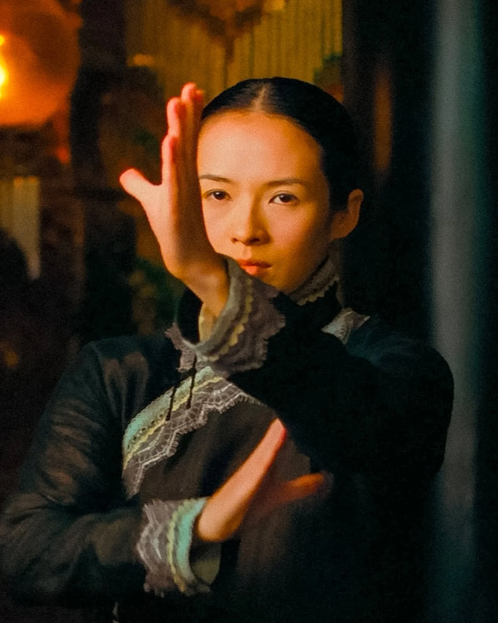 WONG KAR WAI 🇭🇰
The Grandmaster (2013)

THE GRANDMASTER, dernier long-m&eacute;trage &agrave; ce jour de Wong Kar-Wai, est un biopic ambitieux consacr&eacute; &agrave; l'un des ma&icirc;tres l&eacute;gendaires des arts martiaux chinois, Ip Man (189