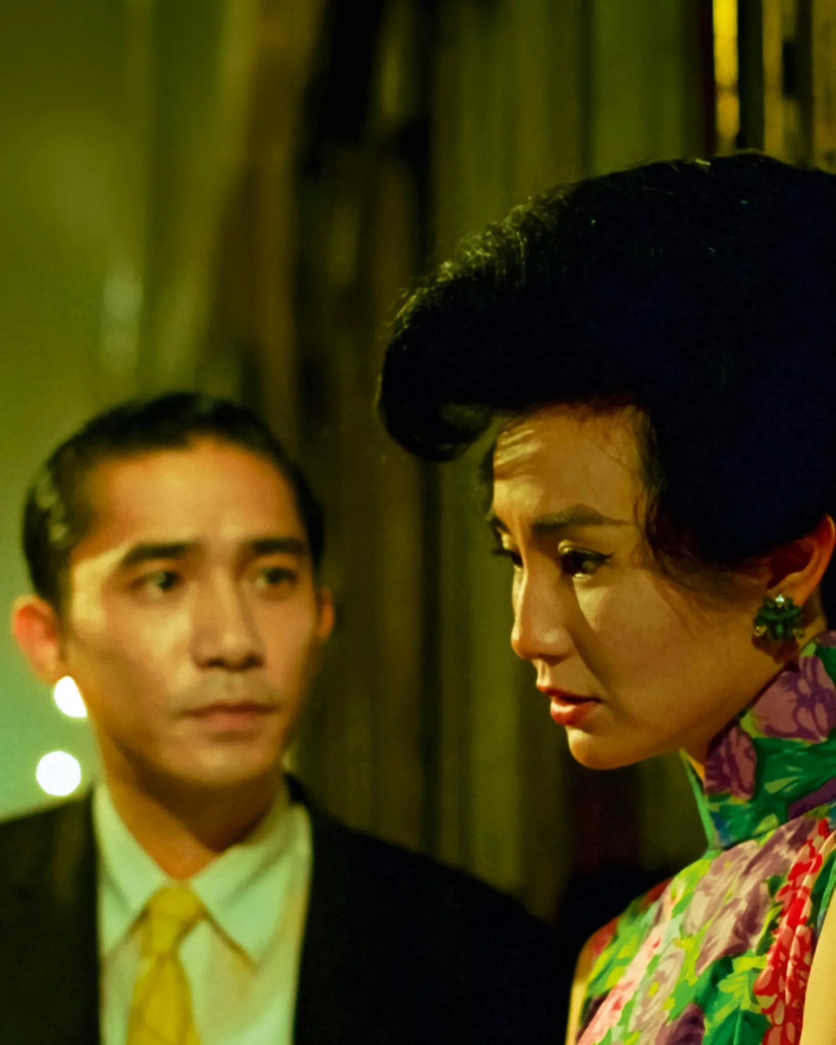 WONG KAR WAI 🇭🇰
In the Mood for Love (2000)

Sous l&rsquo;&eacute;l&eacute;gance d&rsquo;un m&eacute;lodrame retenu, IN THE MOOD FOR LOVE d&eacute;ploie une puissante histoire de territoires perdus, de d&eacute;sirs impossibles et d&rsquo;actes man