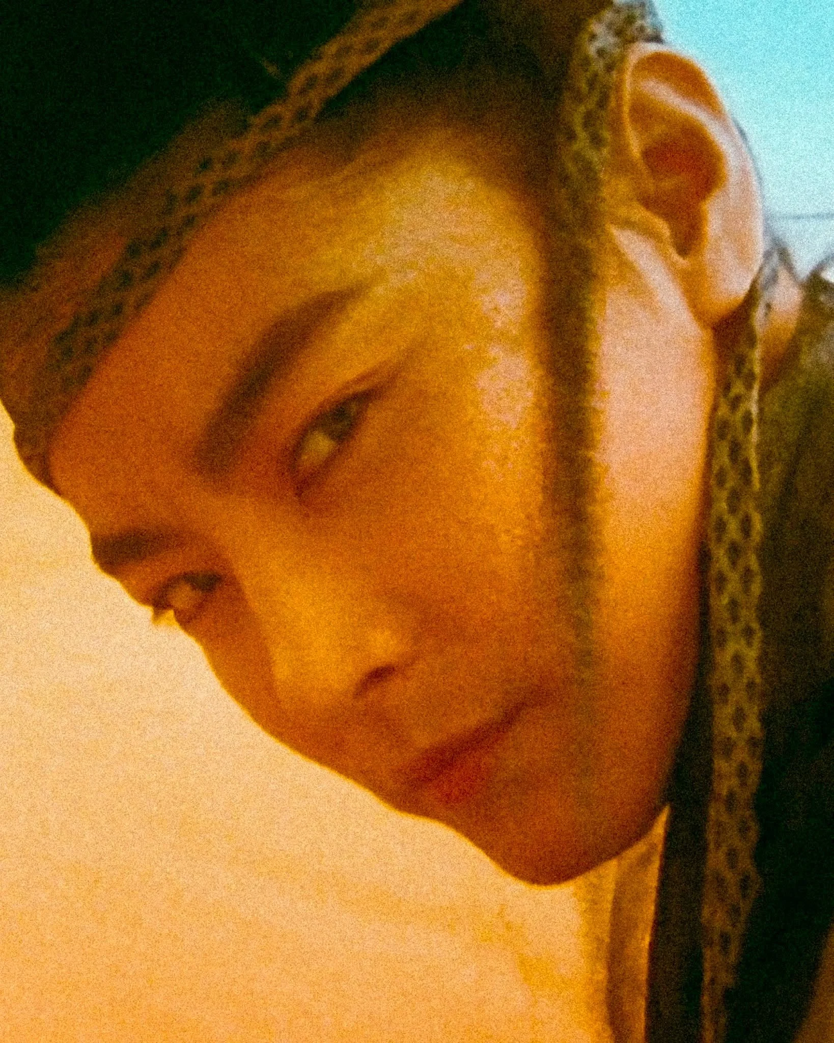 WONG KAR WAI 🇭🇰
Les cendres du temps (1994)

Pi&egrave;ce maitresse et pourtant m&eacute;connue de Wong Kar-wai, LES CENDRES DU TEMPS pousse plus loin encore la fascination pour les d&eacute;dales m&eacute;lancoliques du cin&eacute;astes hongkongai