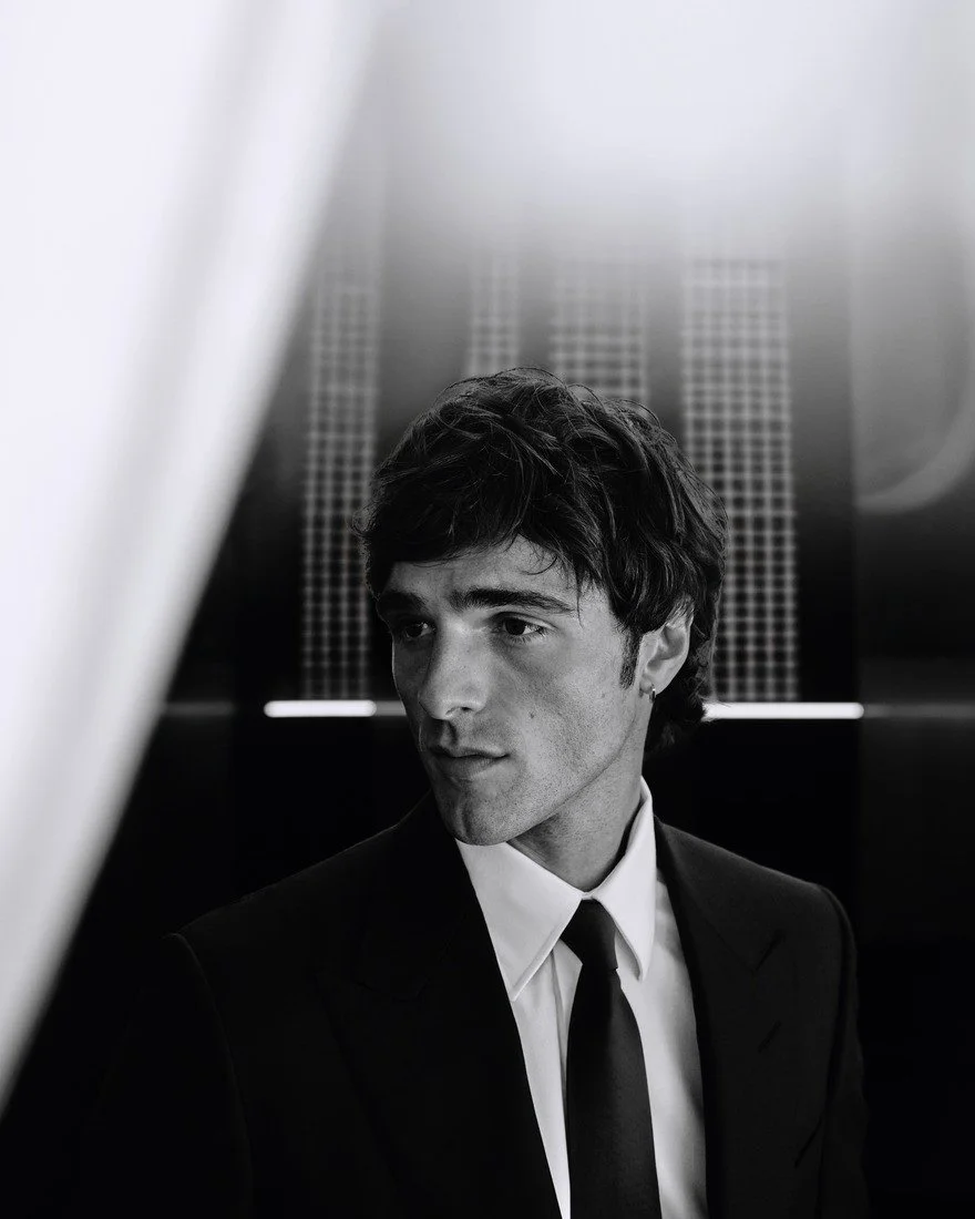 La Maison @chanelofficial lance aujourd'hui sa splendide nouvelle campagne pour son parfum BLEU DE CHANEL, r&eacute;alis&eacute;e par @alfonsocuaron. La nouvelle figure montante du cin&eacute;ma international, Jacob Elordi, en est l'&eacute;g&eacute;