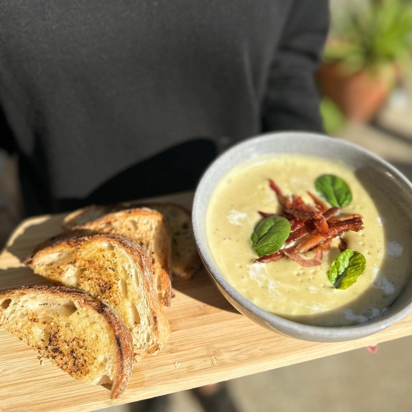 ✨ P O T A T O &amp; L E E K  S O U P ✨

Start the winter off with our freshly cooked potato and leek soup🌤 super creamy super yummy 😋 
.
.
.
.
.
.
.
.
.
.
.
#breakfastinperth #brunch #perthcafe #breakfast #gardencafe #bayswater #maylands #perthisok