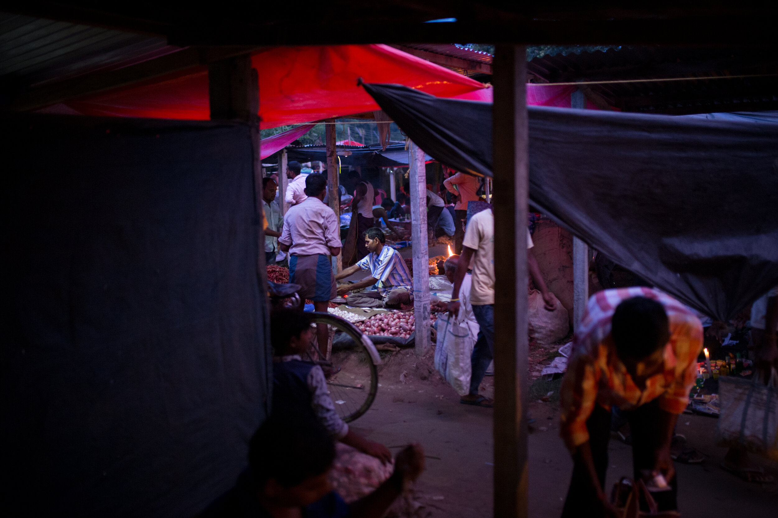  A market in Uttar Dinajpur at dusk 