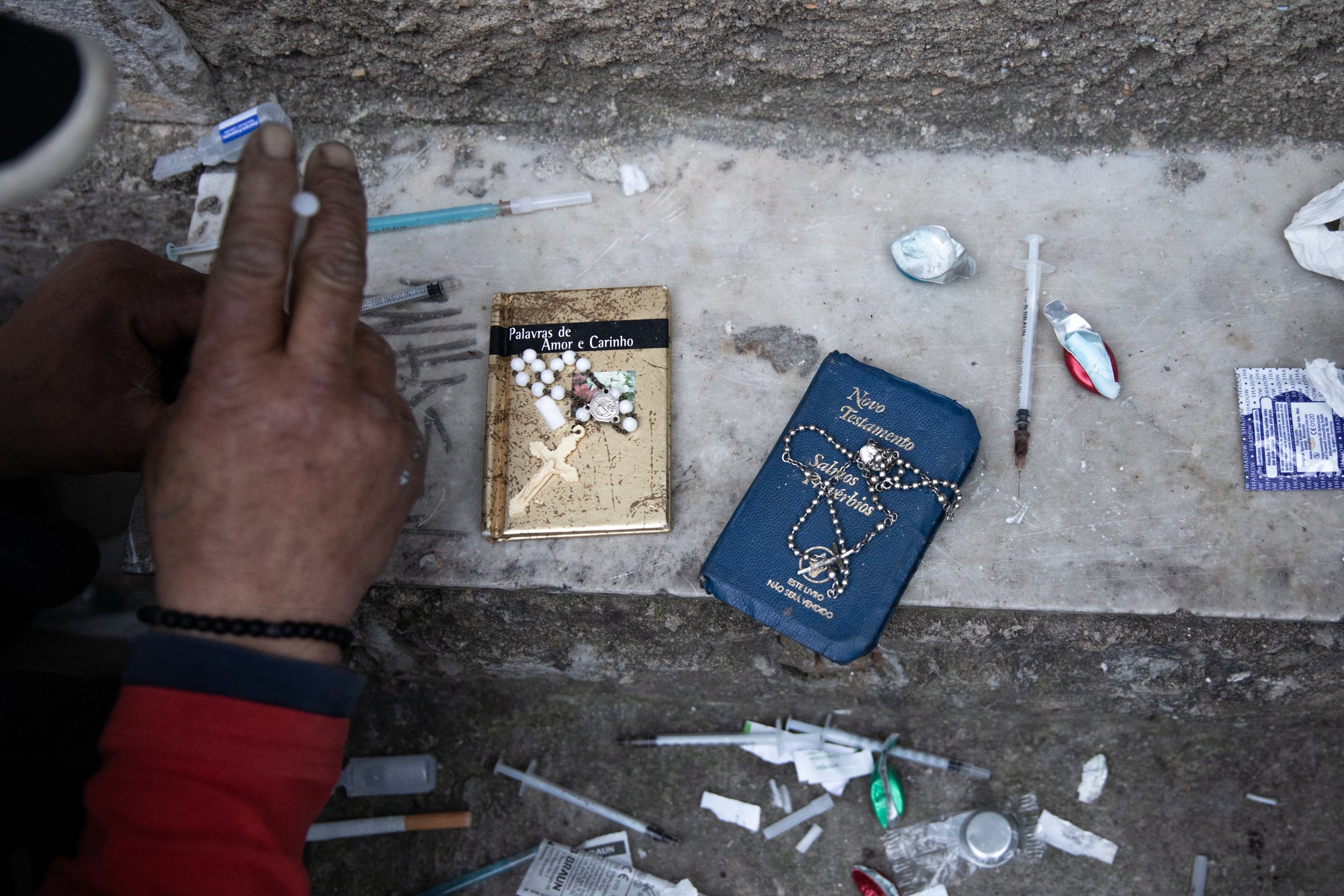  A man prepares a shot of Dormicum, an ansiolitic, in Avenida de Ceuta, Lisbon. With the Pandemic, other types of substances became more common. For the past 20 years, two outreach teams made up of psychologists, social workers and nurses, have trave