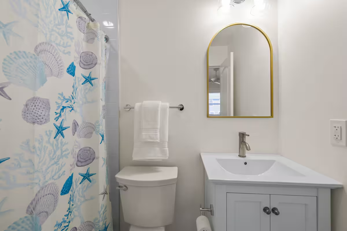 queen flowers bathroom.png
