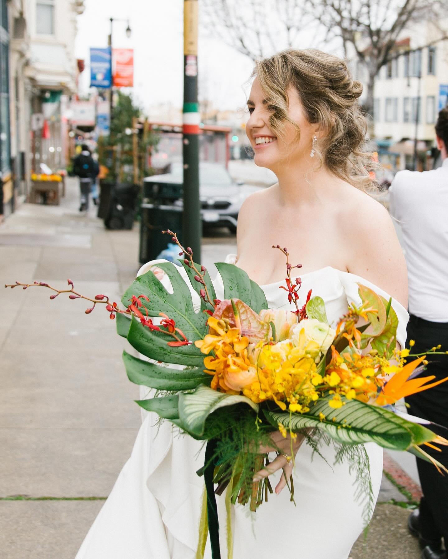 Rainy Leap Day Wedding at SF City Hall 🌺

Photographer @sonyayruel 
Venue @loveinsanfrancisco 
Florals @wildcoastflora 

#leapdaywedding #leapday #tropicals #tropicalflowers #🌺 #wedding #weddingflowers #weddinginspo #sfwedding #bayareawedding #baya