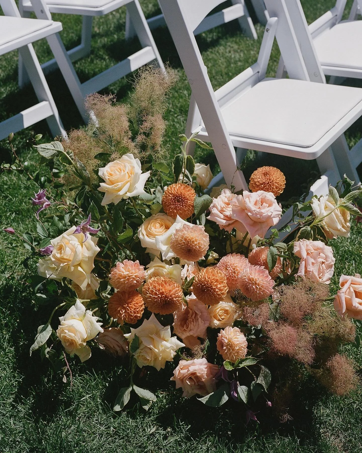 Summer Love in Tahoe ☀️
Photographer @albanykatz 
Planning @small.blue.planet 
Venue + Catering @sugarbowlweddings 
#summerlove #tahoe #tahoewedding #sugarbowl #wedding #cawedding #weddinginspiration #bayareawedding #florist #floristry #floraldesig