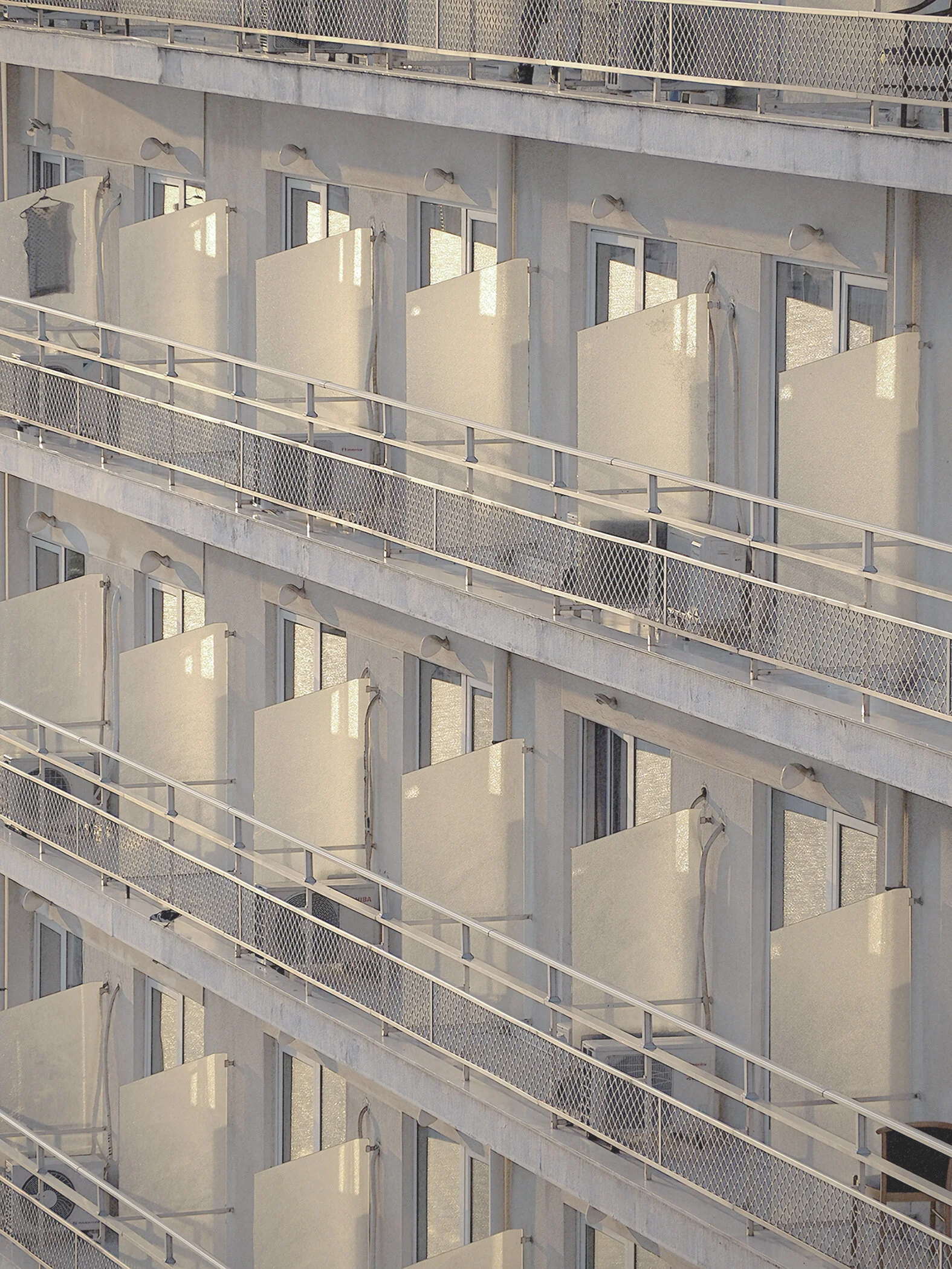 hotel balcons small.jpg