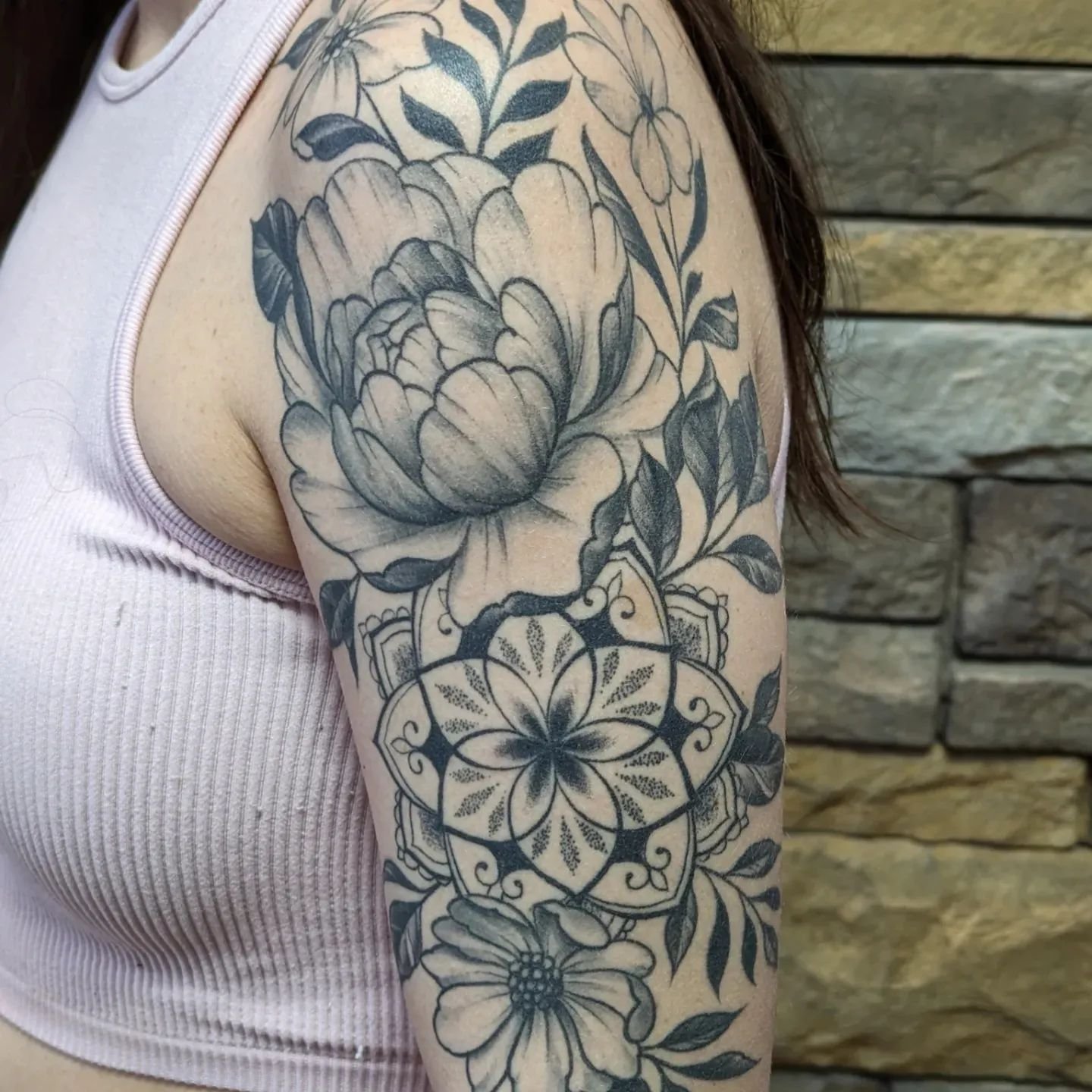 Custom mandala and flower half sleeve 
By: Nelson
@nelson.tattoos 
-
-
-
-
#tattoo #customtattoo #qualitytattoo #besttattoo #ottawatattoo #orleansontario #orleansontario #ottawa #blackandgreytattoo #flowertattoo #art #design #mandala #originalart #or