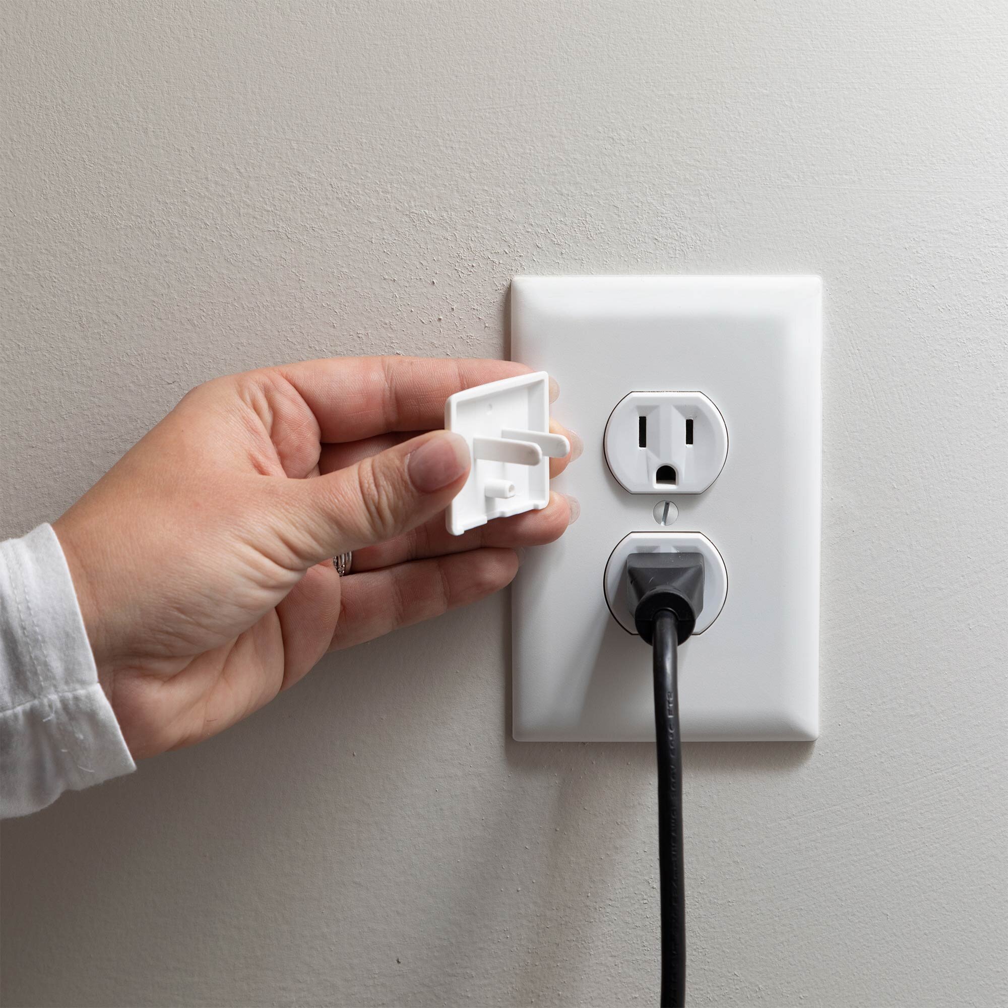 Installing StayPut® Single Outlet Plug