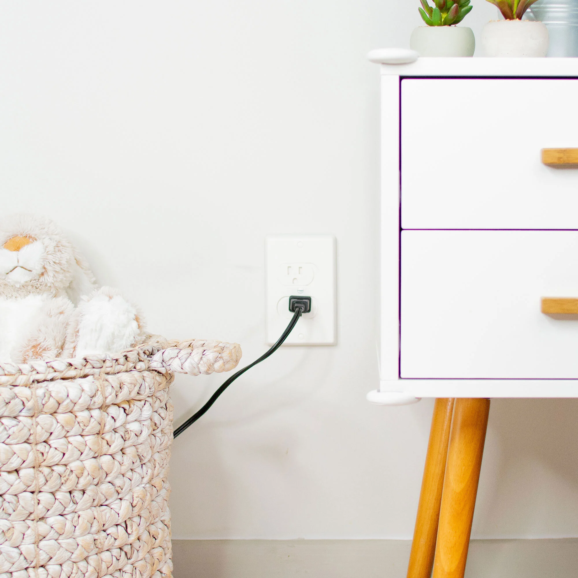 self closing outlet covers