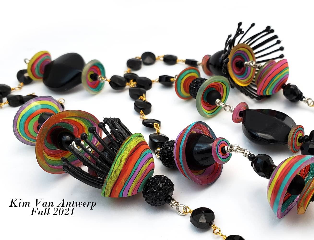 Color Wheels necklace class, in Tucson this September. Links to register coming soon-follow me for the latest updates.
#juliehaymaker #Shrinkets #jewelrymaking #jewelryclass #jewelrykit #diyjewelrymaking #colorfuljewelry