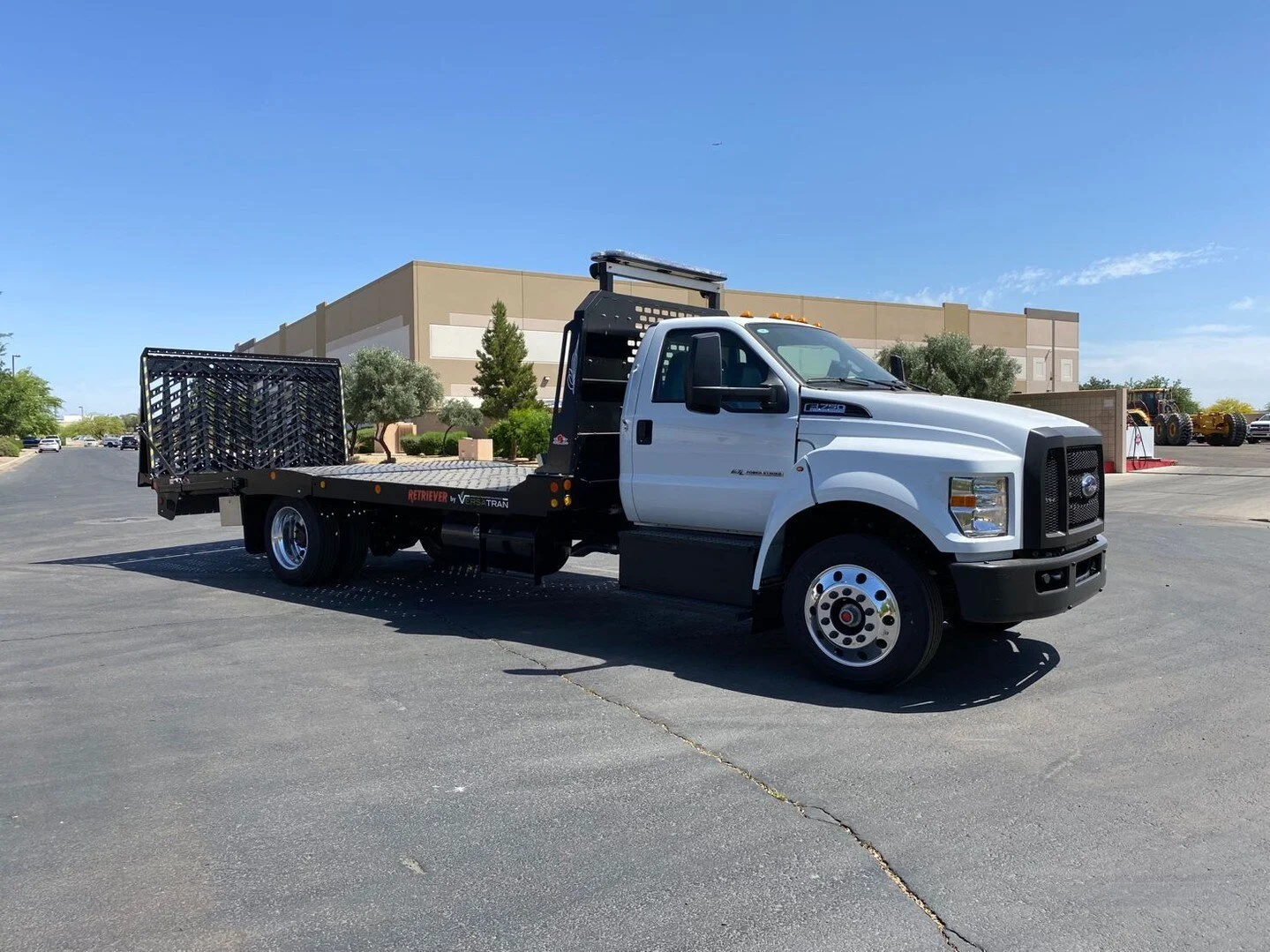 Looking to add a truck to your fleet? The Retriever Model 6T is an ideal choice for nearly everyone since it doesn't require a CDL. It comes with a range of features such as a No-Idle Operating System, Air Operated Deck & 3-Position Ramp, High St