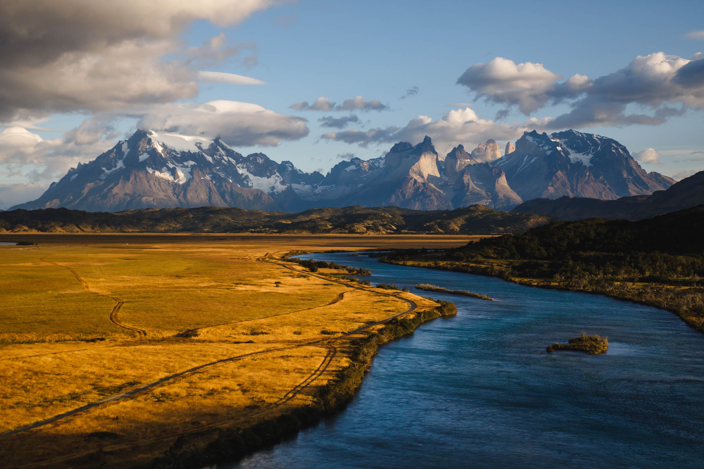  We flew south, following the jagged peaks of the Andes. Our destination was the fairytale landscape of the Torres del Paine (‘Towers of Blue’) National Park. In what seemed a highly inappropriate move, particularly following our daring conquests on 