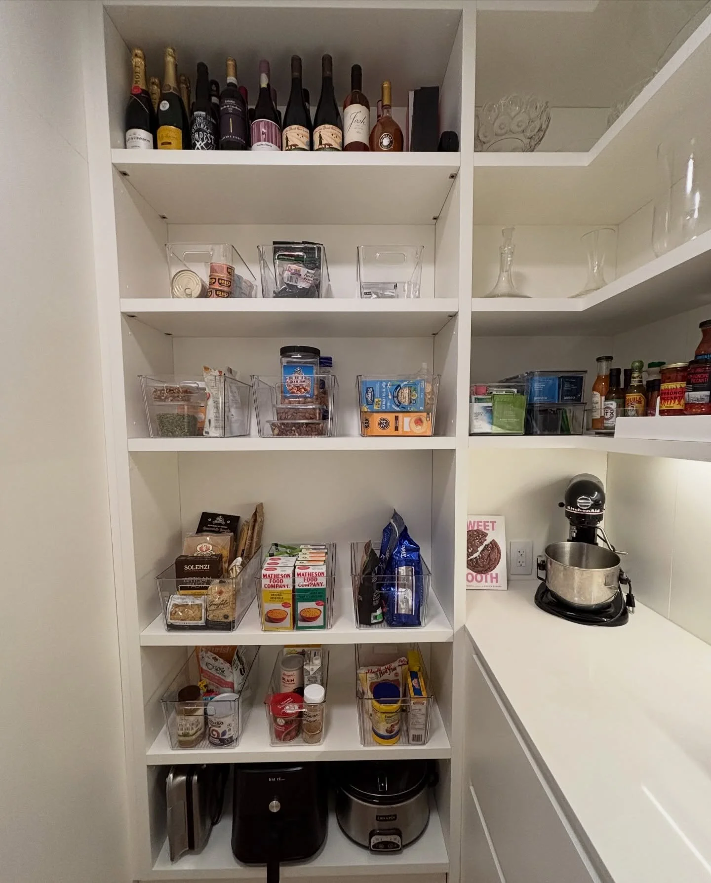 Swipe to see this pantry transformation ➡️

#pantryorganization #beforeandafters #torontohomes #pantrygoals #torontolifestyle