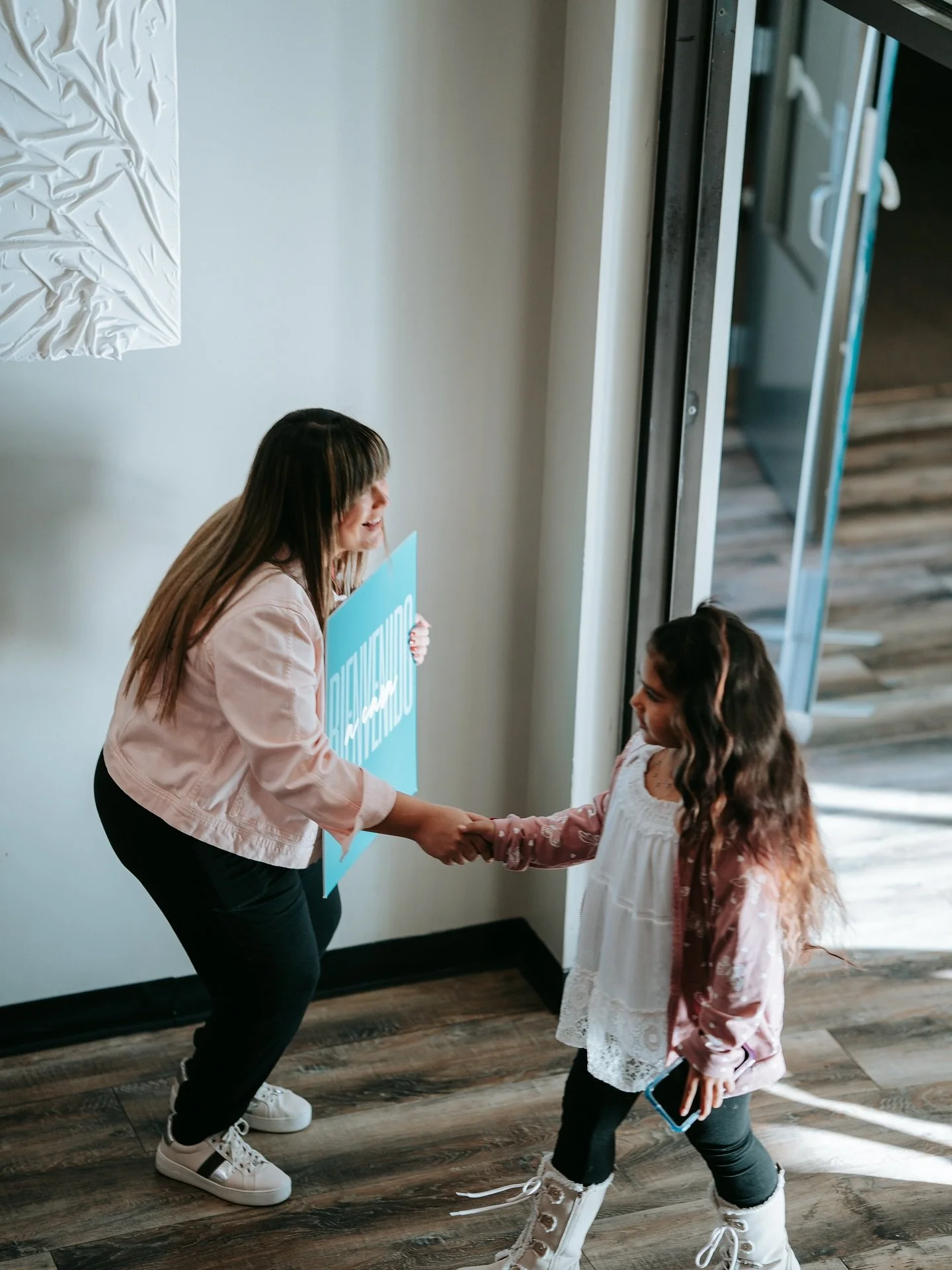 ¡Qué gran domingo en casa! 🙌🏽 Adoramos, compartimos y fuimos recordados de que es tiempo de permanecer en Cristo, porque fuera de Él nada somos. 🤍