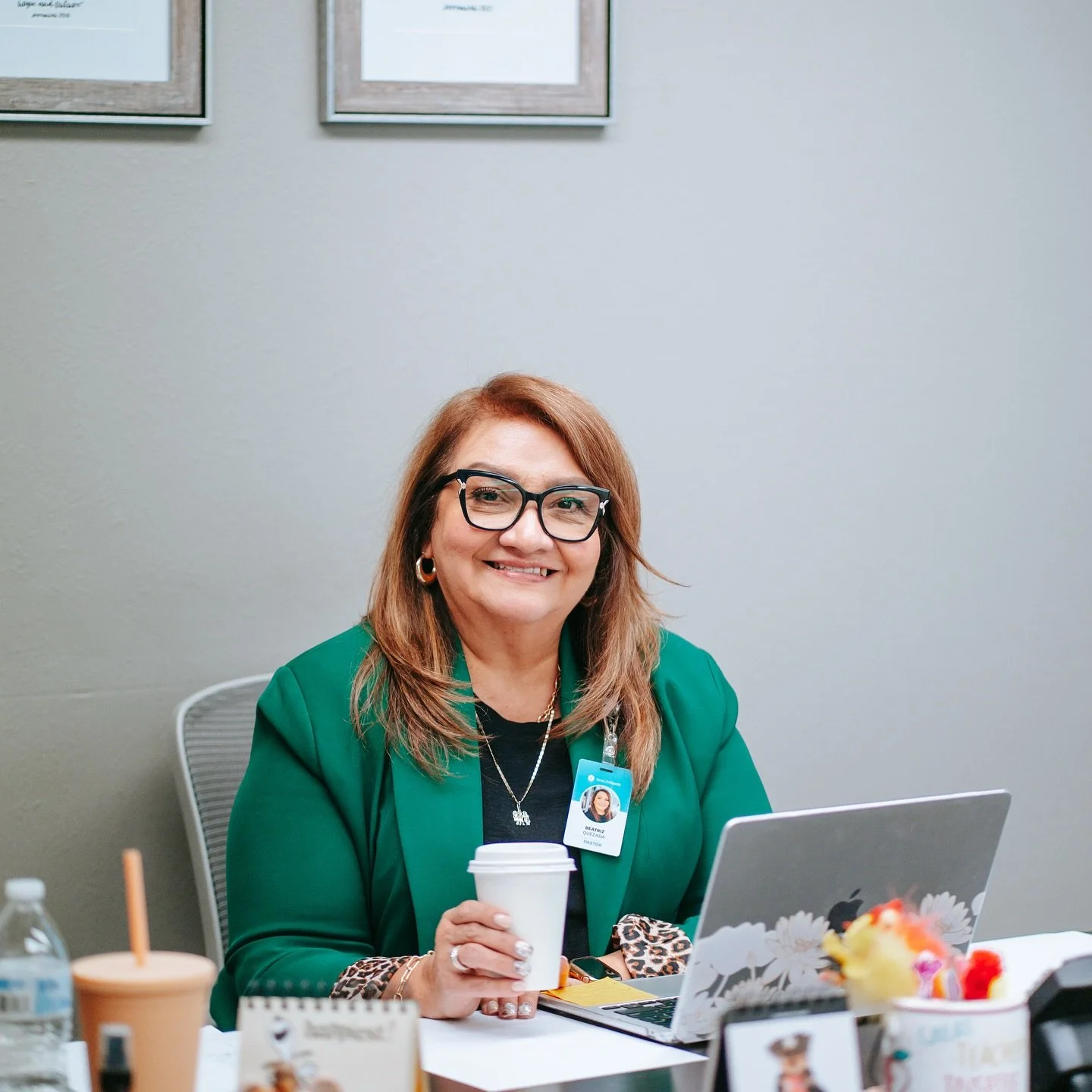 ¡Seguimos con las celebraciones de apreciación de pastores y hoy es para nuestra Pastora de Niños, pastora Betty! 🌟 Tu corazón por la próxima generación brilla con fuerza… enseñando a los peque&