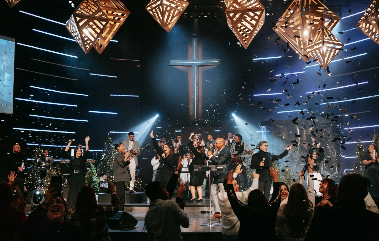 As&iacute; despedimos el a&ntilde;o hoy en INV! 🪩✨ 
Recibimos el 2026 llenos de alegr&iacute;a y con los brazos abiertos  para recibir lo nuevo que viene 🤲🏼