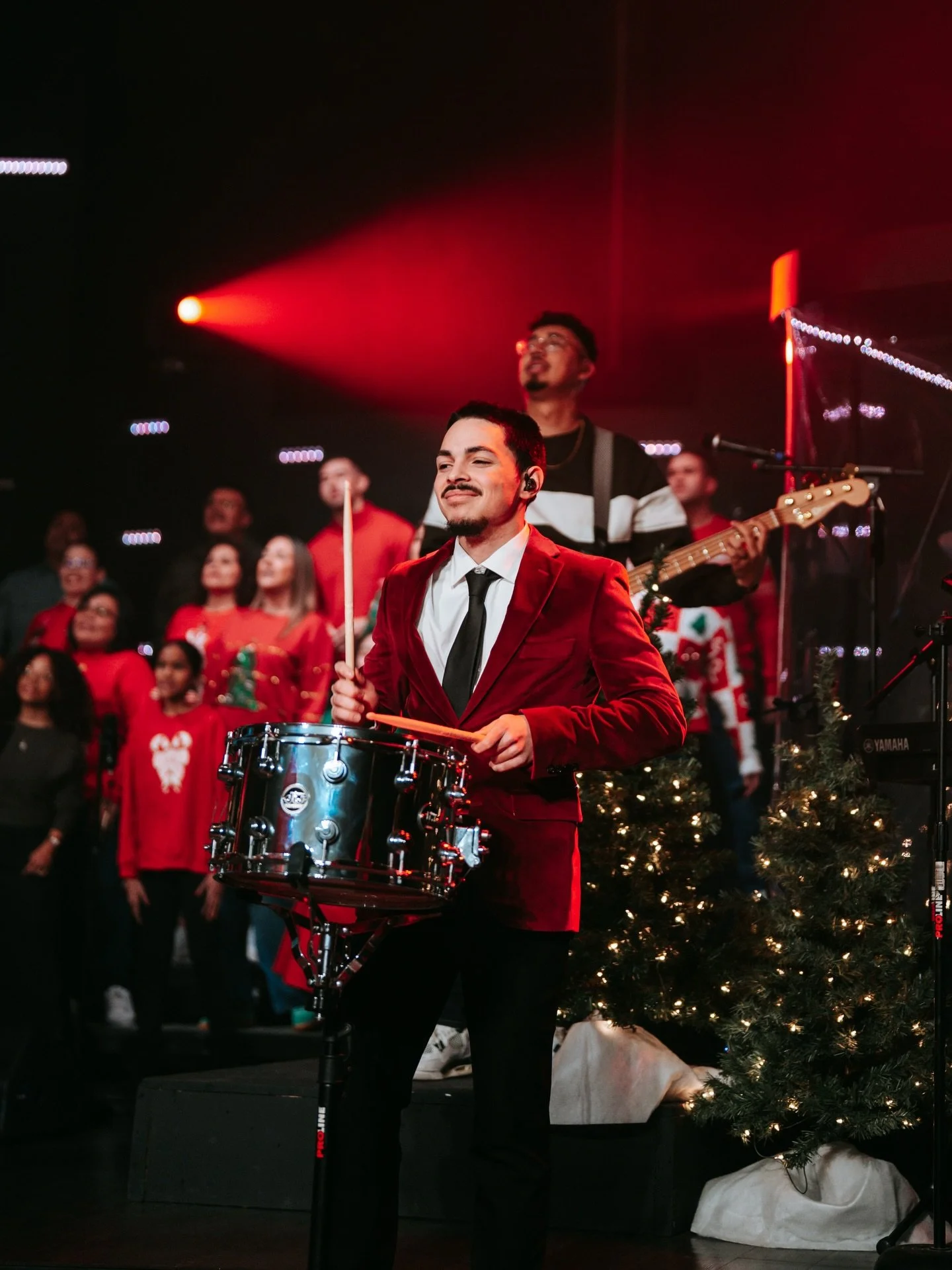 VIVA LA NAVIDAD!!! 🎄
Anoche nos gozamos con una noche hermosa adorando y celebrando la Navidad juntos al estilo Nueva Vida ✨