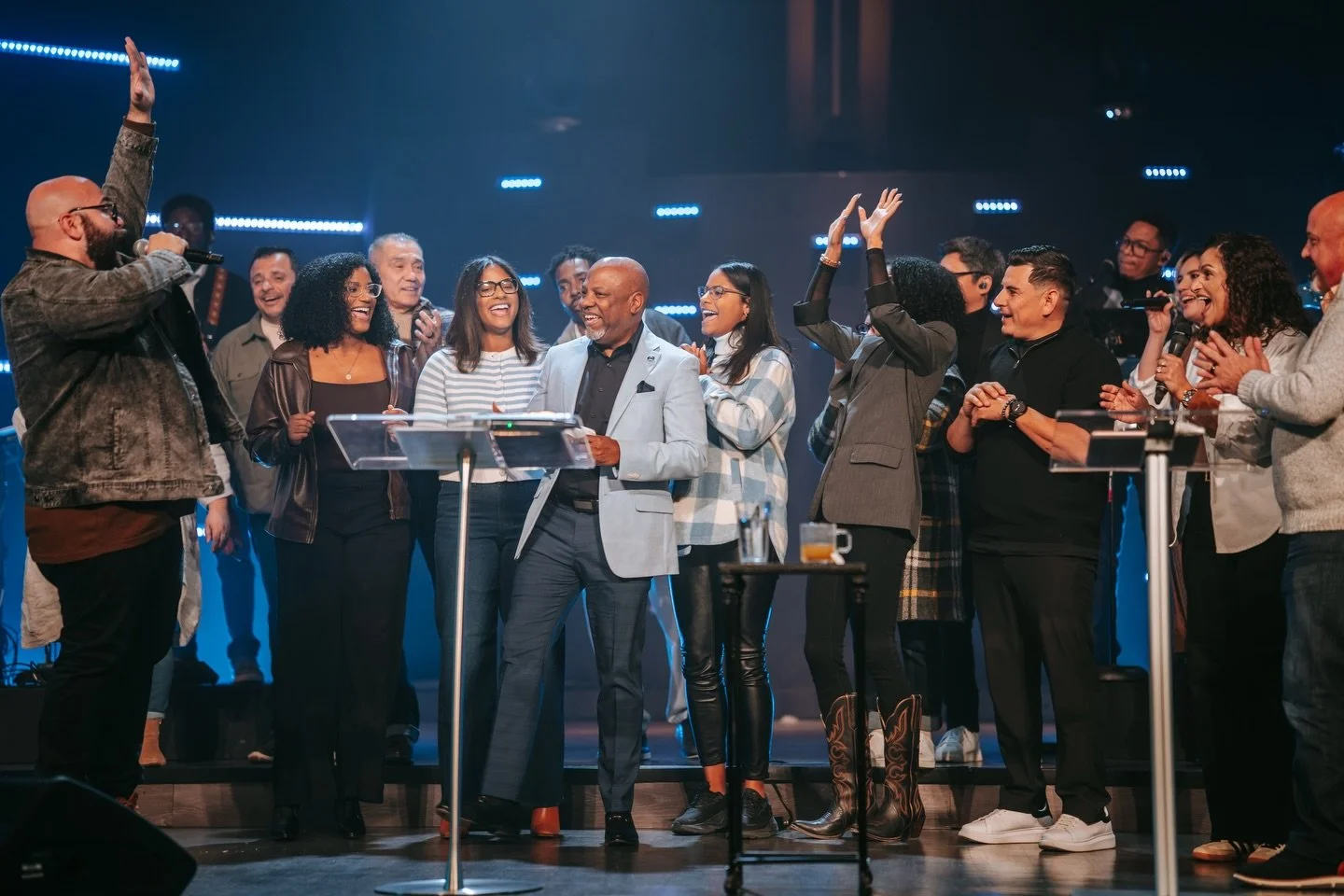 Hoy como iglesia celebramos la vida de nuestro Pastor Jerem&iacute;as, y agradecemos a Dios por su coraz&oacute;n y dedicaci&oacute;n 🥳
&iexcl;Feliz cumplea&ntilde;os @pastorjeremiastamarez!
Gracias por caminar junto a nosotros y siempre guiarnos co