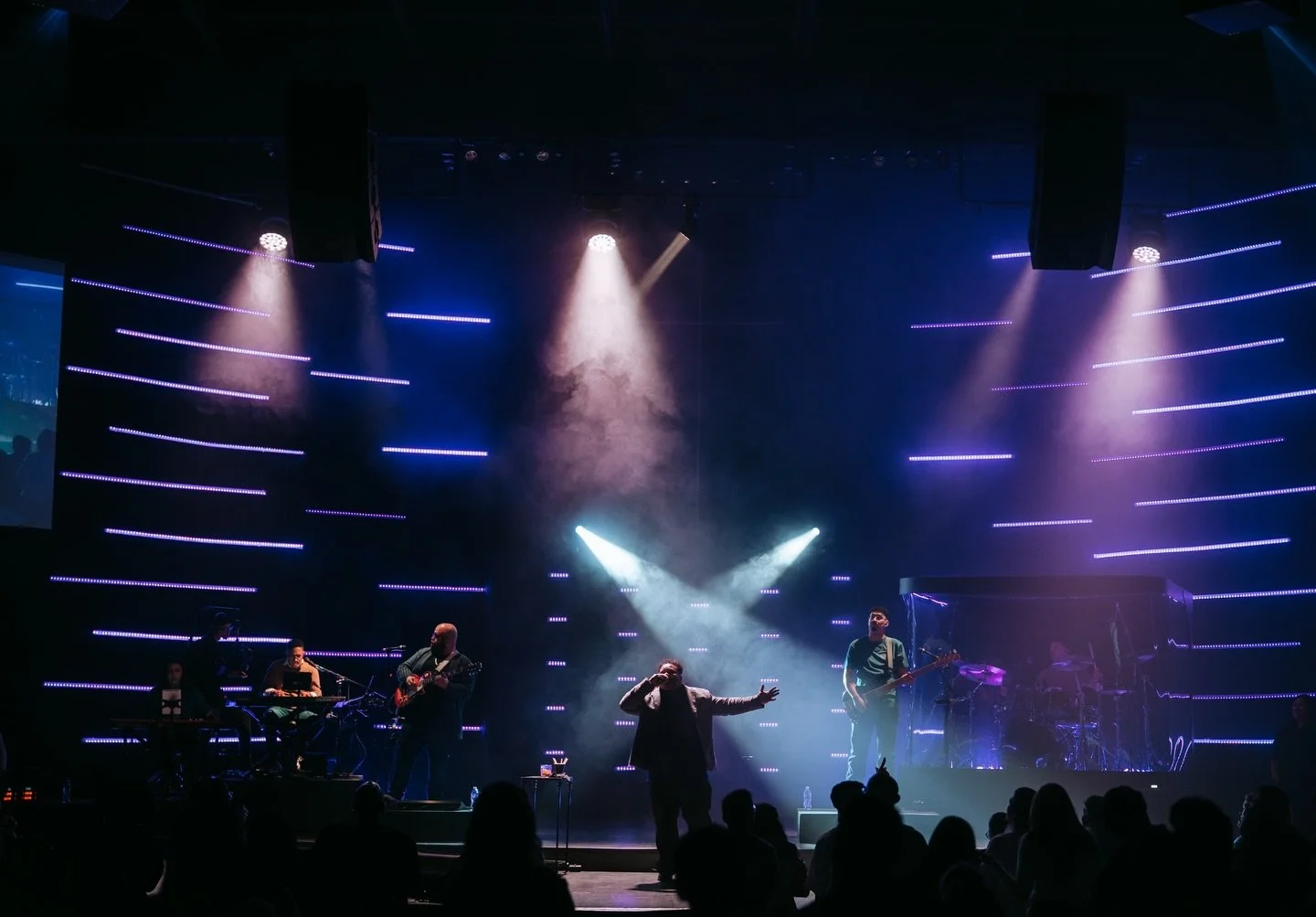 Nuestra noche de adoraci&oacute;n con @benhurberroa fue una noche de gozo, fuego y presencia!