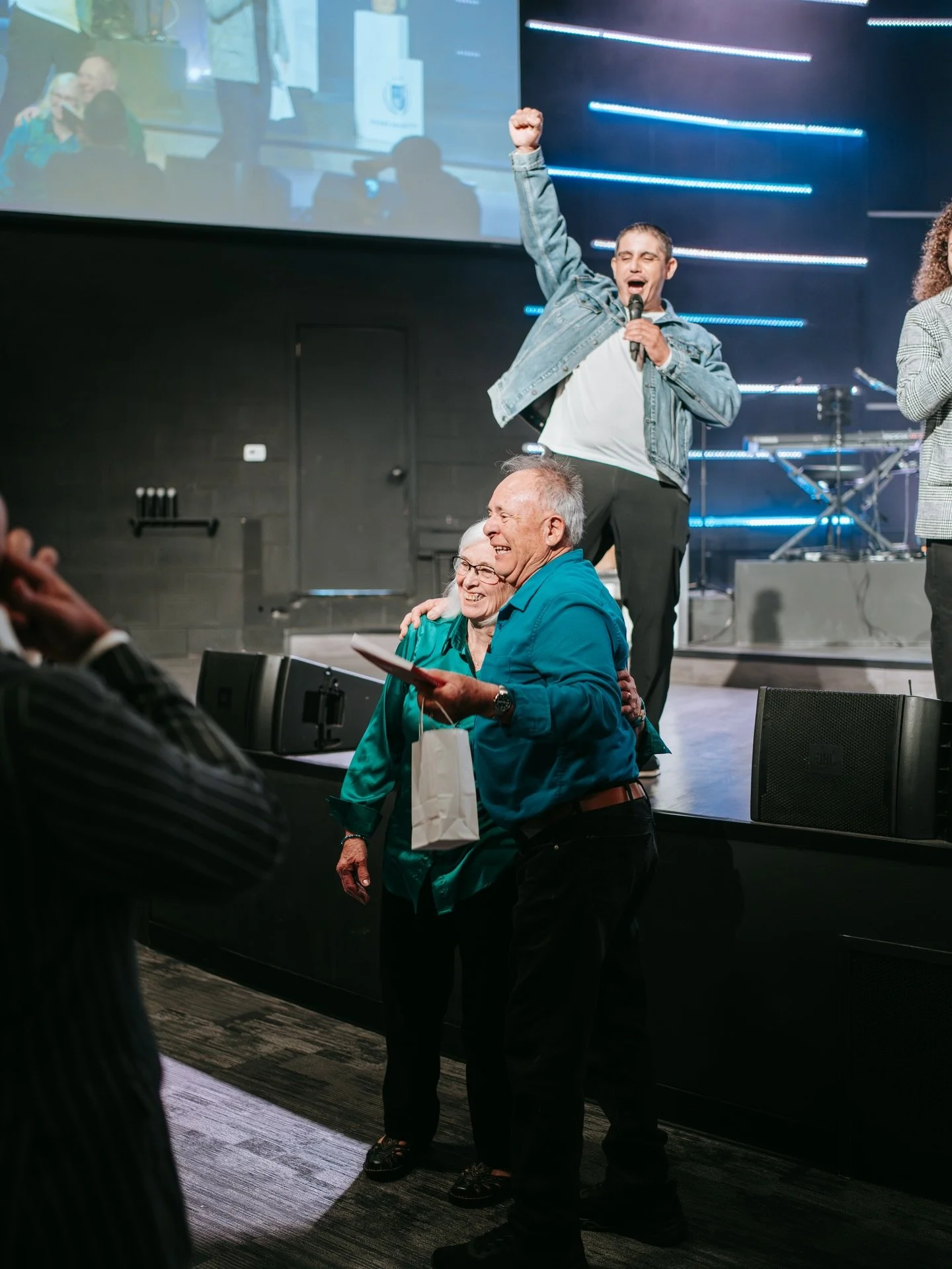 Hoy aprendimos, re&iacute;mos, lloramos, crecimos y nos fuimos con herramientas para fortalecer nuestro matrimonio💘 

Que gran d&iacute;a en QHF :) 🫶🏽👩&zwj;❤️&zwj;👨