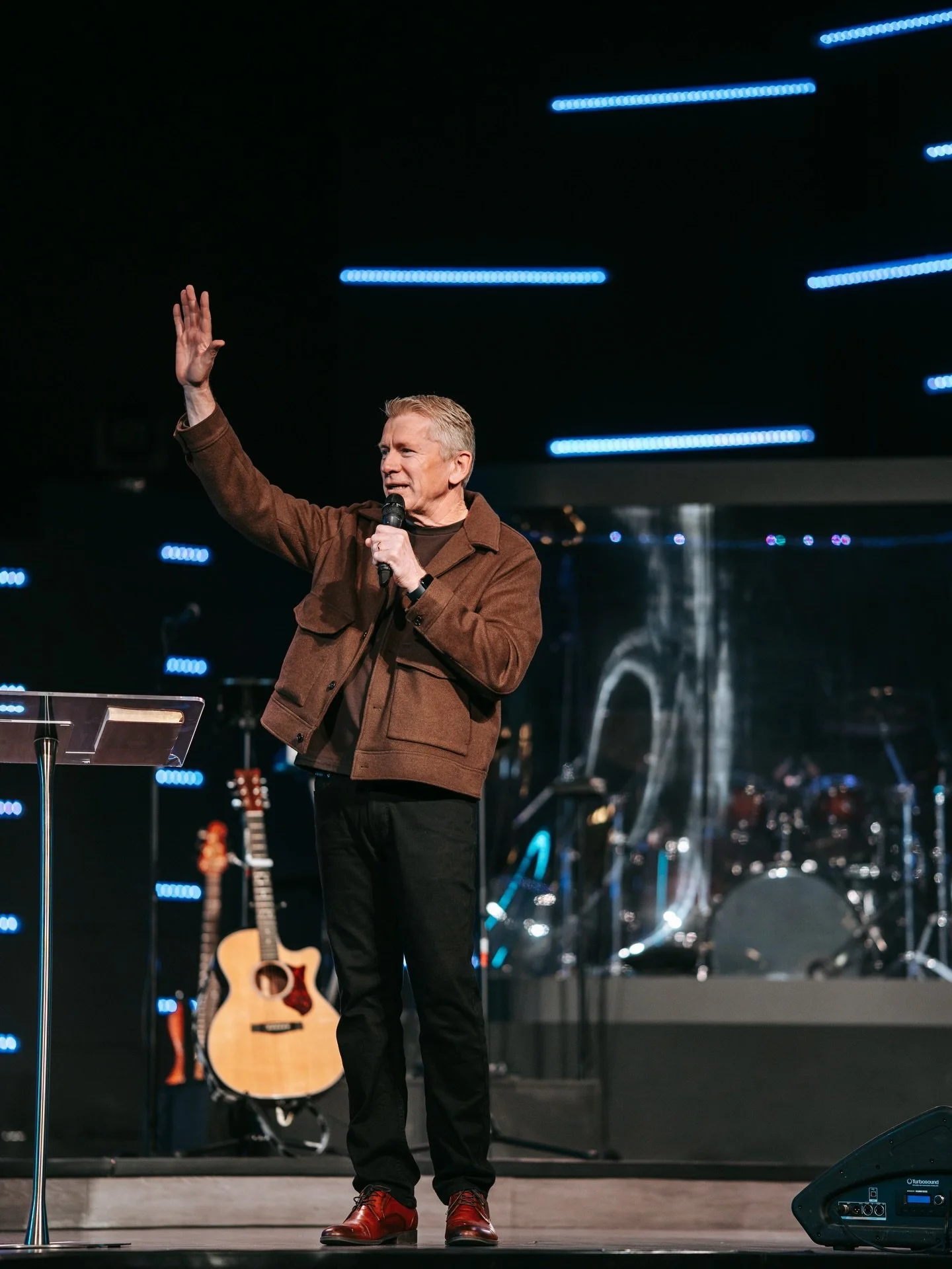 Que Domingo m&aacute;s PODEROSO tuvimos hoy, con un gran invitado especial, nuestro amigo @donaldfranz.oficial 🙌🏼
Que lindo es poder adorar a Dios juntos!! ⛪️💛