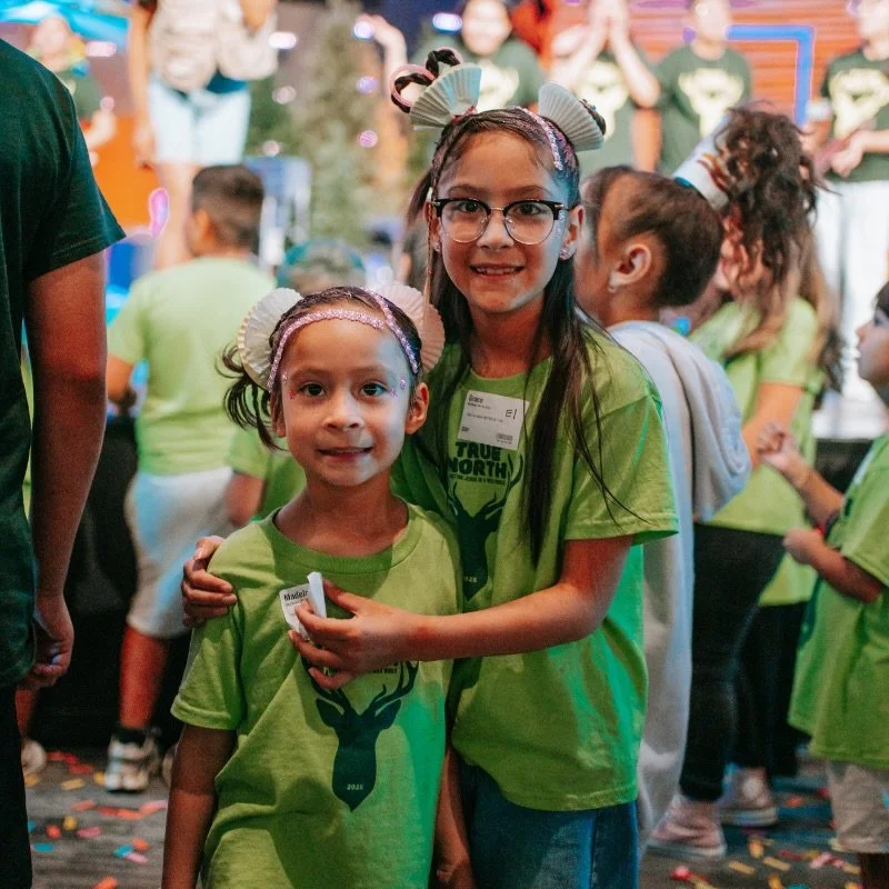 Ya se nos acerca el tiempo de Campo de Verano! Y el tema de este a&ntilde;o es RAINFOREST FALLS 🌴🐸☀️🦜🌊 Explorando la Naturaleza de Dios. Ser&aacute; un tiempo de aventura, exploraci&oacute;n, crecimiento y diversi&oacute;n as&iacute; que guarda l