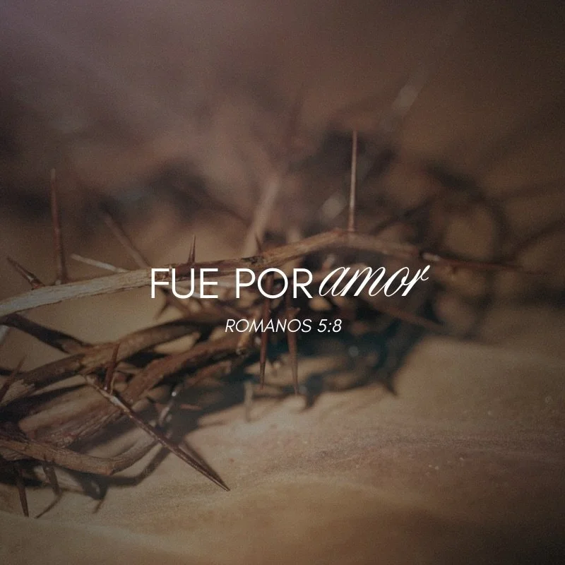 Fue por amor que la cruz no fue el final, sino el comienzo de una esperanza eterna. ✝️
Donde parec&iacute;a derrota, Dios estaba escribiendo victoria. 💛

&ldquo;Pero Dios demuestra su amor por nosotros en esto: en que cuando todav&iacute;a &eacute;r